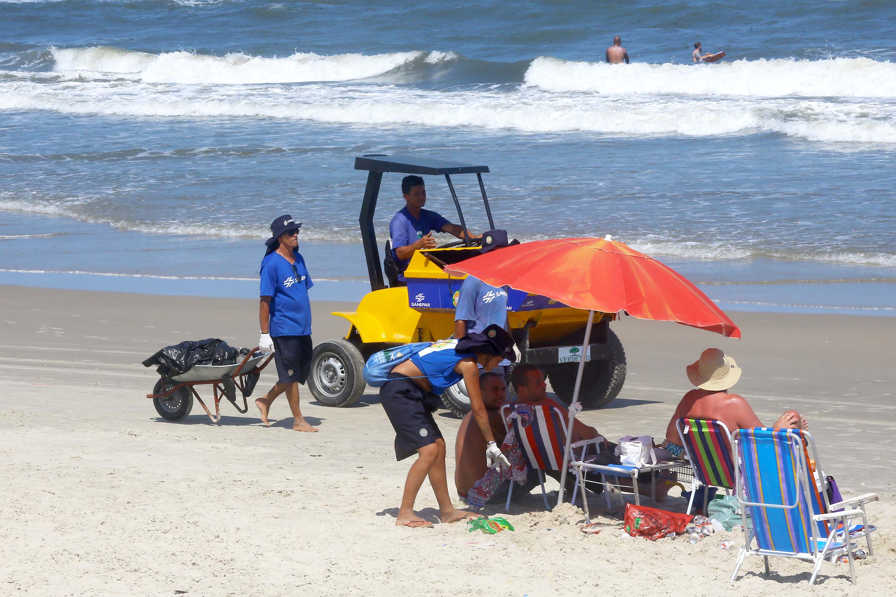 As águas das praias, represas e rios do Estado continuam com boa qualidade. De acordo com o terceiro boletim de balneabilidade do verão emitido nesta sexta-feira (04) pelo Instituto Ambiental do Paraná (IAP), dos 49 pontos monitorados semanalmente no Litoral apenas um se mantêm impróprio para banho. Litoral do Paraná, 04/01/2019 - Foto: Jaelson Lucas/ANPr
