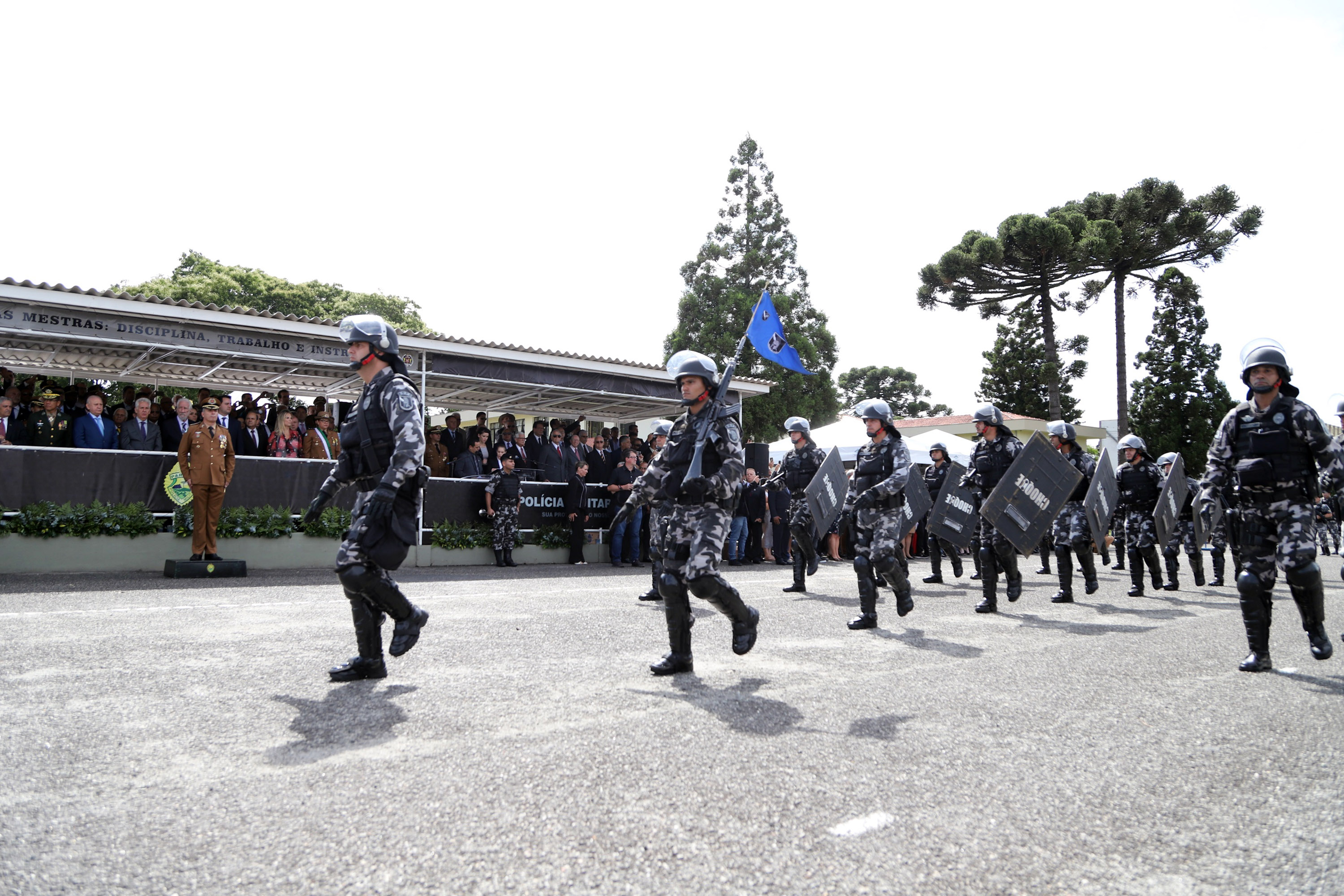 Governador Carlos Massa Ratinho Júnior participa da cerimônia de troca de comando da Polícia Militar do Paraná. O novo camandante-geral é o coronel Péricles de Matos. Ele substitui no cargo a coronel Audilene Dias Rocha. - Curitiba, 08/01/2019 - Foto: José Fernando Ogura/ANPr