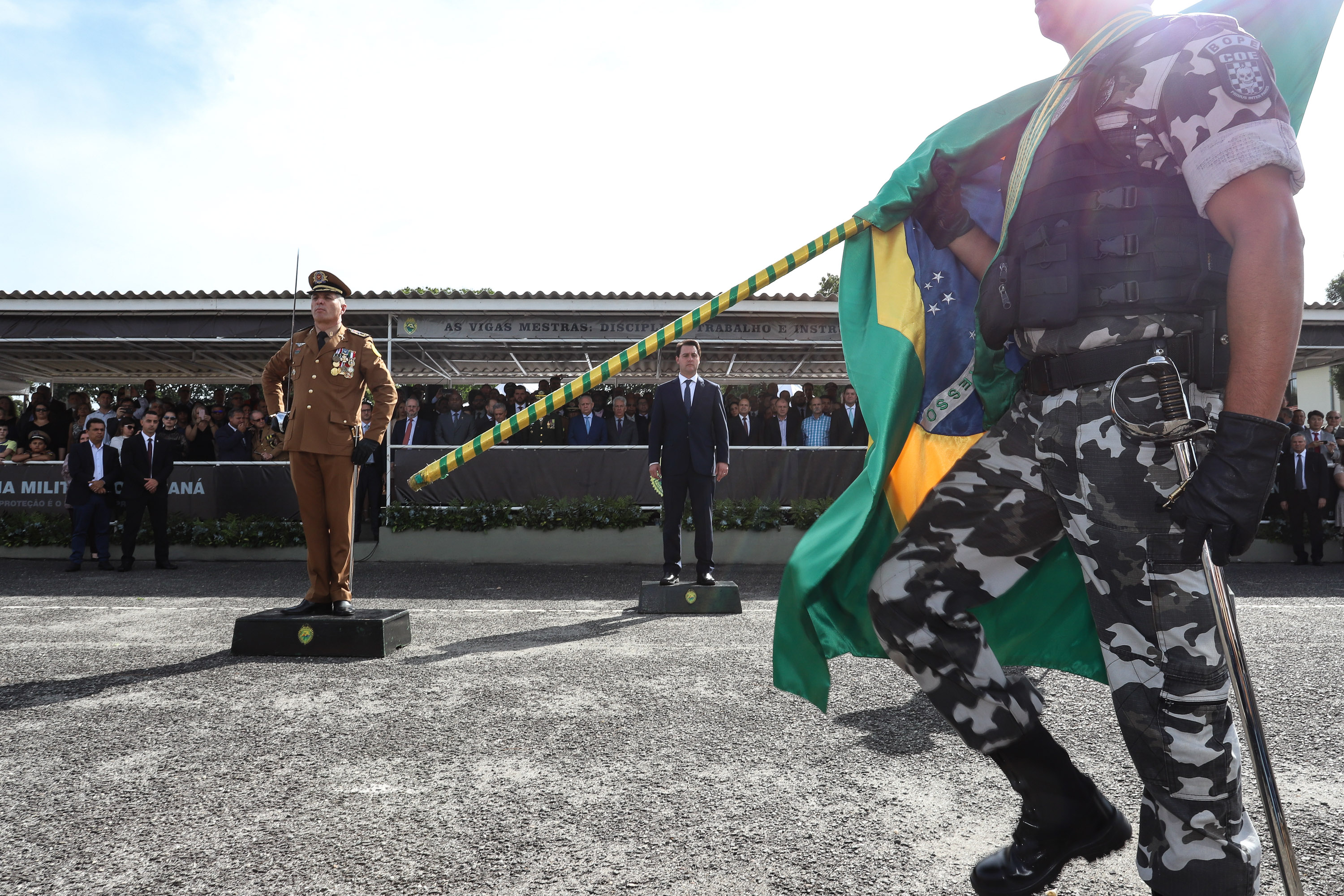 Governador Carlos Massa Ratinho Júnior participa da cerimônia de troca de comando da Polícia Militar do Paraná. O novo camandante-geral é o coronel Péricles de Matos. Ele substitui no cargo a coronel Audilene Dias Rocha. - Curitiba, 08/01/2019 - Foto: Rodrigo Félix Leal