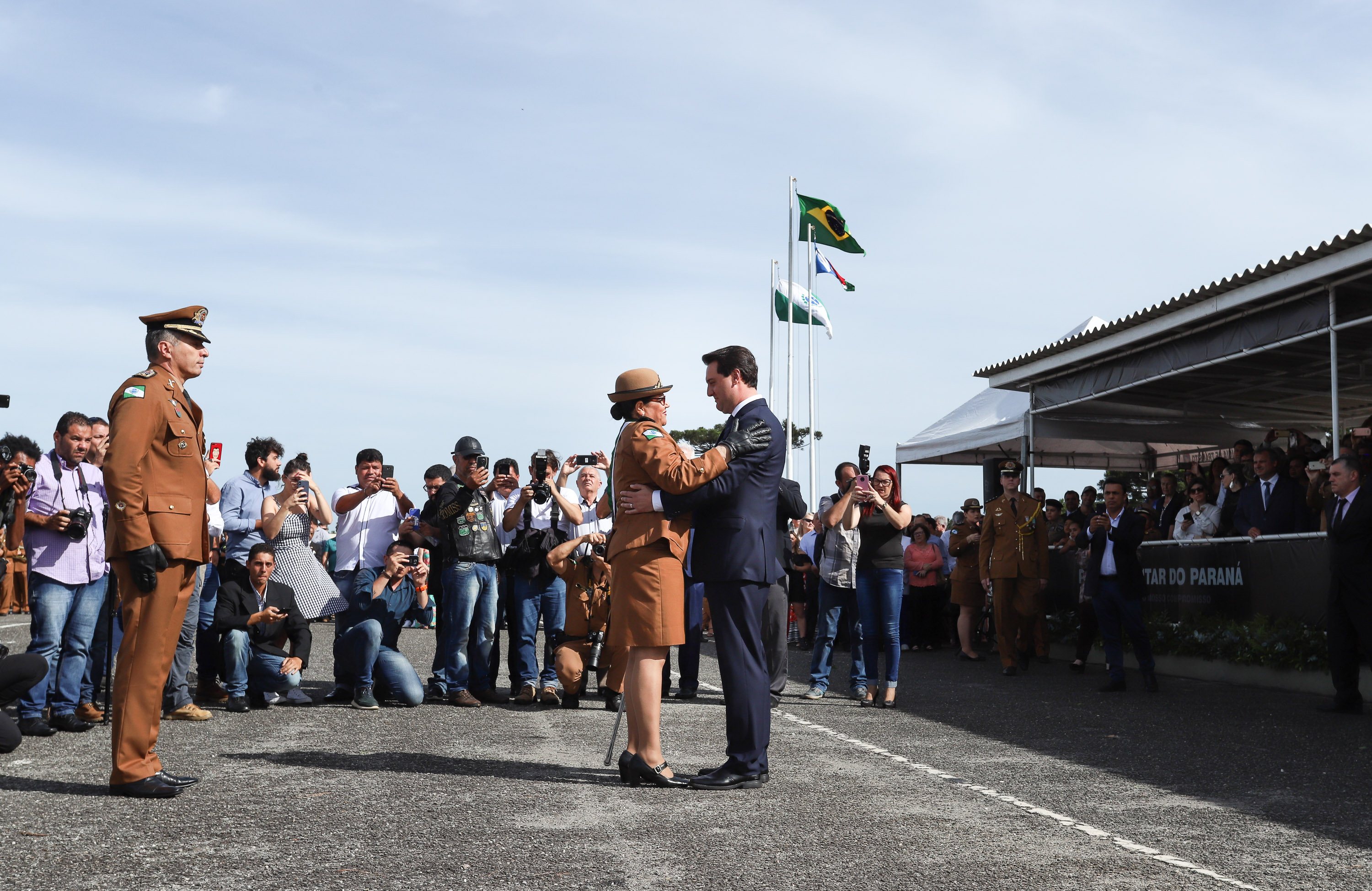 Governador Carlos Massa Ratinho Júnior participa da cerimônia de troca de comando da Polícia Militar do Paraná. O novo camandante-geral é o coronel Péricles de Matos. Ele substitui no cargo a coronel Audilene Dias Rocha. - Curitiba, 08/01/2019 - Foto: Rodrigo Félix Leal