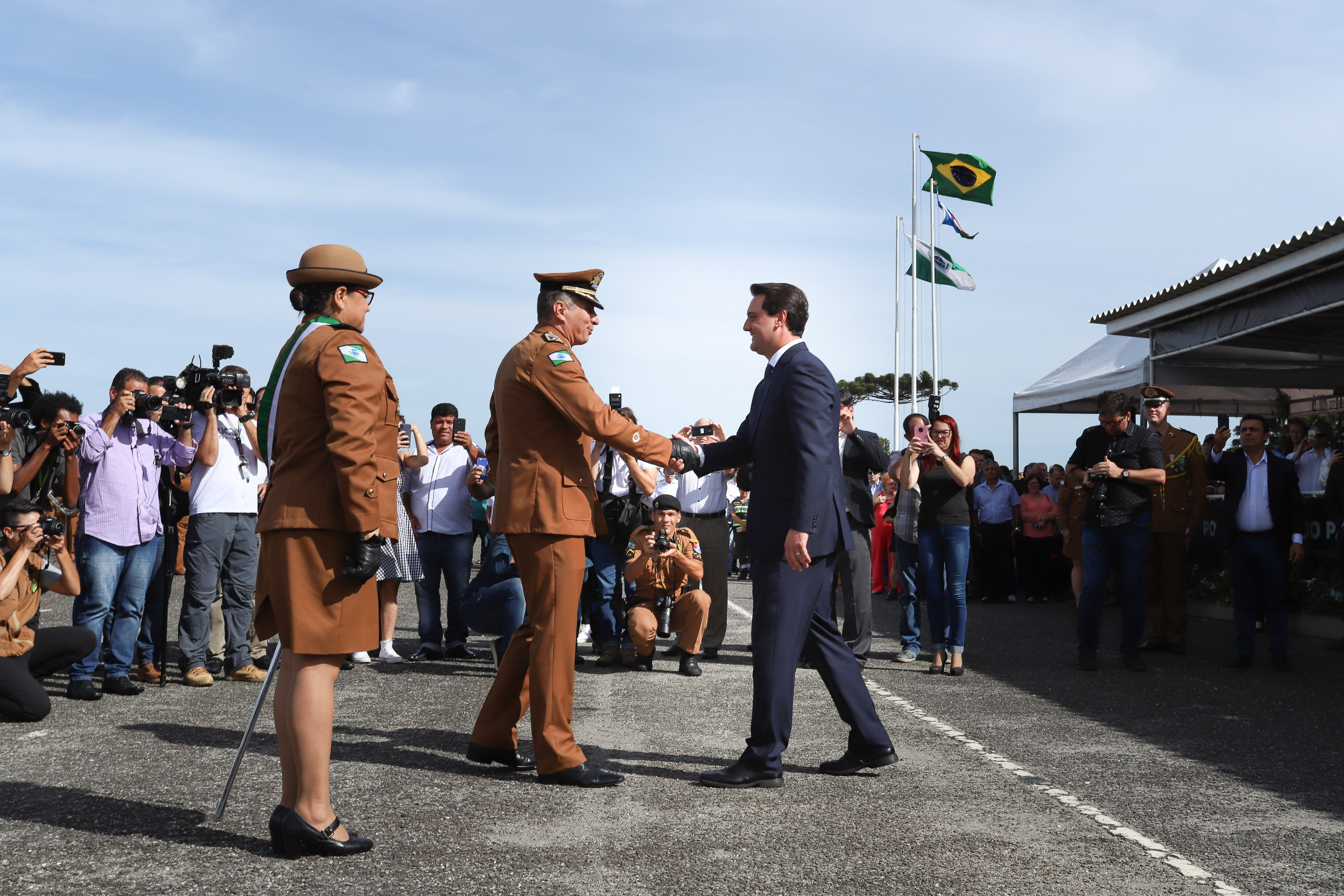 Governador Carlos Massa Ratinho Júnior participa da cerimônia de troca de comando da Polícia Militar do Paraná. O novo camandante-geral é o coronel Péricles de Matos. Ele substitui no cargo a coronel Audilene Dias Rocha. - Curitiba, 08/01/2019 - Foto: Rodrigo Félix Leal