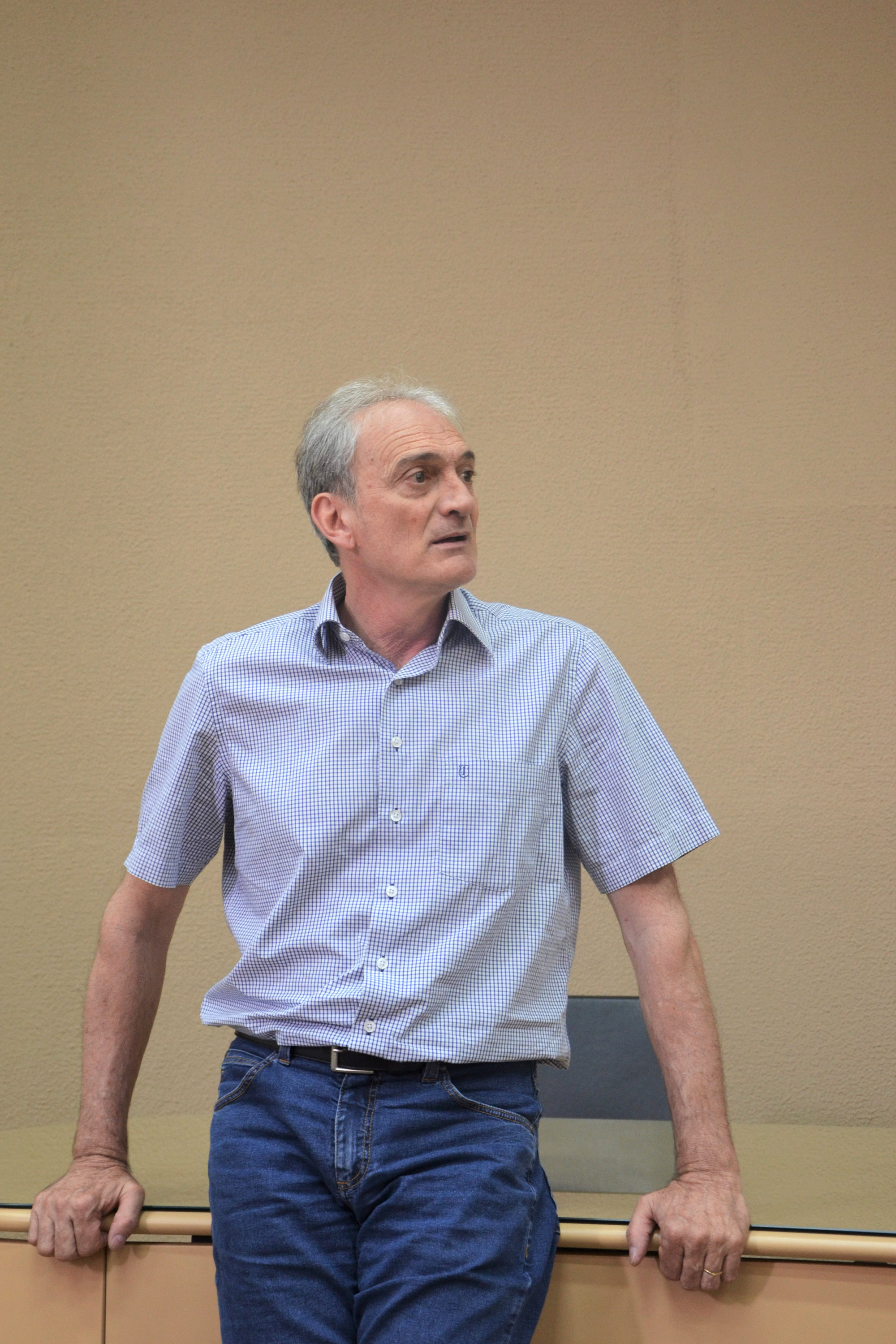 O secretário da Agricultura e do Abastecimento, Norberto Ortigara, deu posse nesta terça-feira (8) à nova diretoria da Agência de Defesa Agropecuária do Paraná (Adapar). O médico veterinário Otamir Cesar Martins assumiu a presidência, em substituição ao também veterinário Inácio Afonso Kroetz que dirigiu a empresa desde 2011, quando foi criada. Na foto, Diretor Administrativo-Financeiro ? Adalberto Luiz Valiati - Curitiba, 08/01/2019 - Foto: Divulgação SEAB