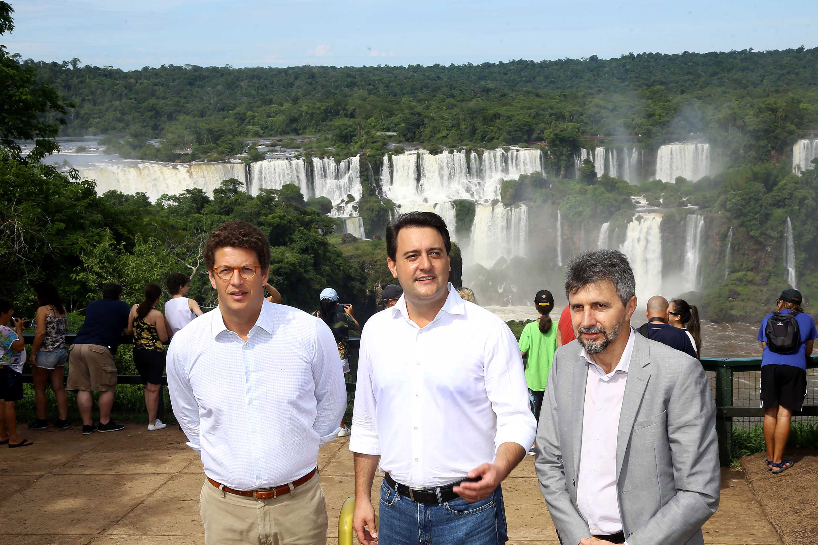 O governador Carlos Massa Ratinho Junior participou nesta quinta-feira (10), em Foz do Iguaçu, da solenidade em comemoração aos 80 anos do Parque Nacional do Iguaçu. Considerado uma das mais belas reservas ecológicas do mundo, o Parque Nacional do Iguaçu tem 225 mil hectares e é reconhecido pela Unesco como Patrimônio Natural da Humanidade. Foz do Iguaçu,10/01/2018 Foto:Jaelson Lucas / ANPr