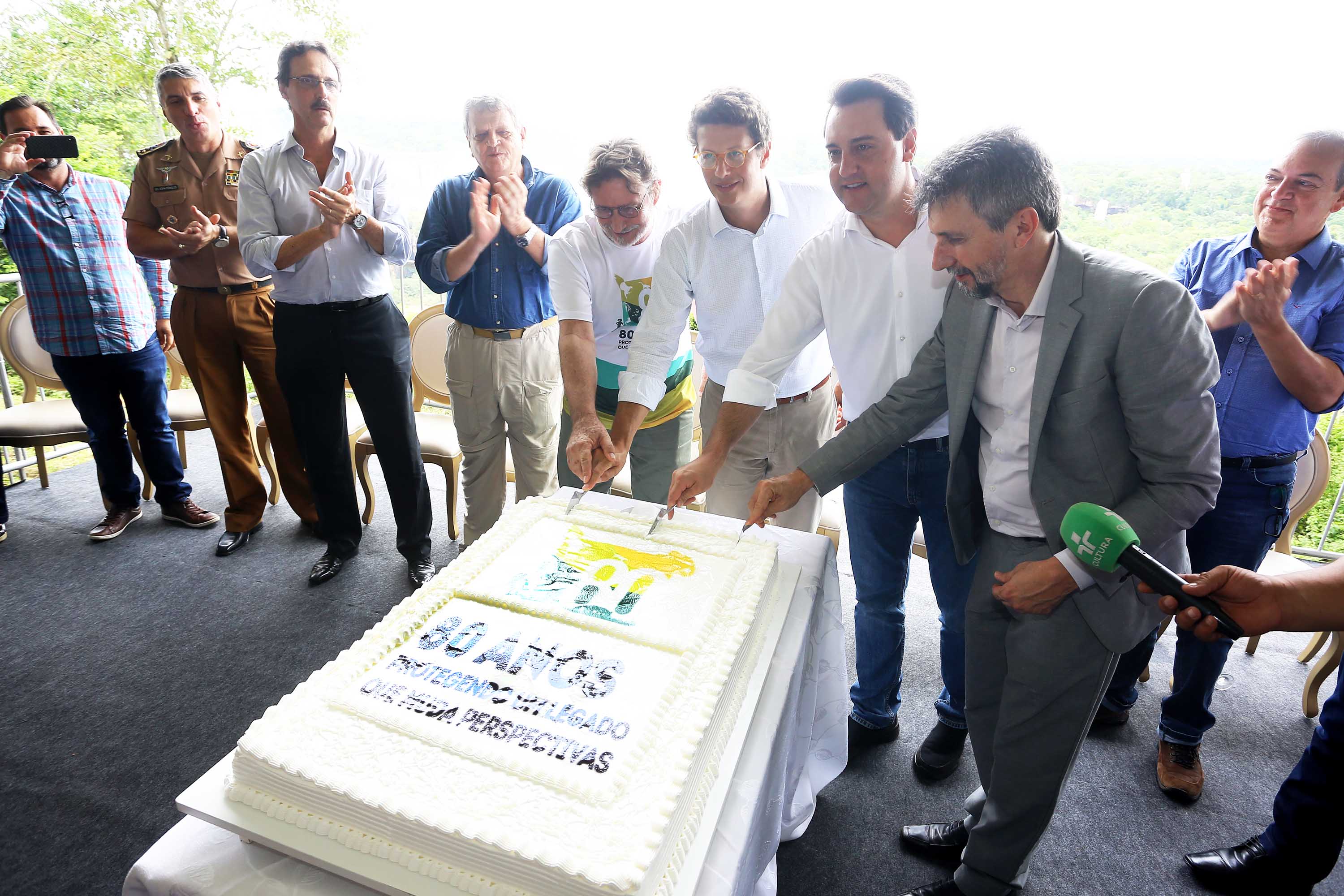 O governador Carlos Massa Ratinho Junior participou nesta quinta-feira (10), em Foz do Iguaçu, da solenidade em comemoração aos 80 anos do Parque Nacional do Iguaçu. Considerado uma das mais belas reservas ecológicas do mundo, o Parque Nacional do Iguaçu tem 225 mil hectares e é reconhecido pela Unesco como Patrimônio Natural da Humanidade. Foz do Iguaçu,10/01/2018 Foto:Jaelson Lucas / ANPr
