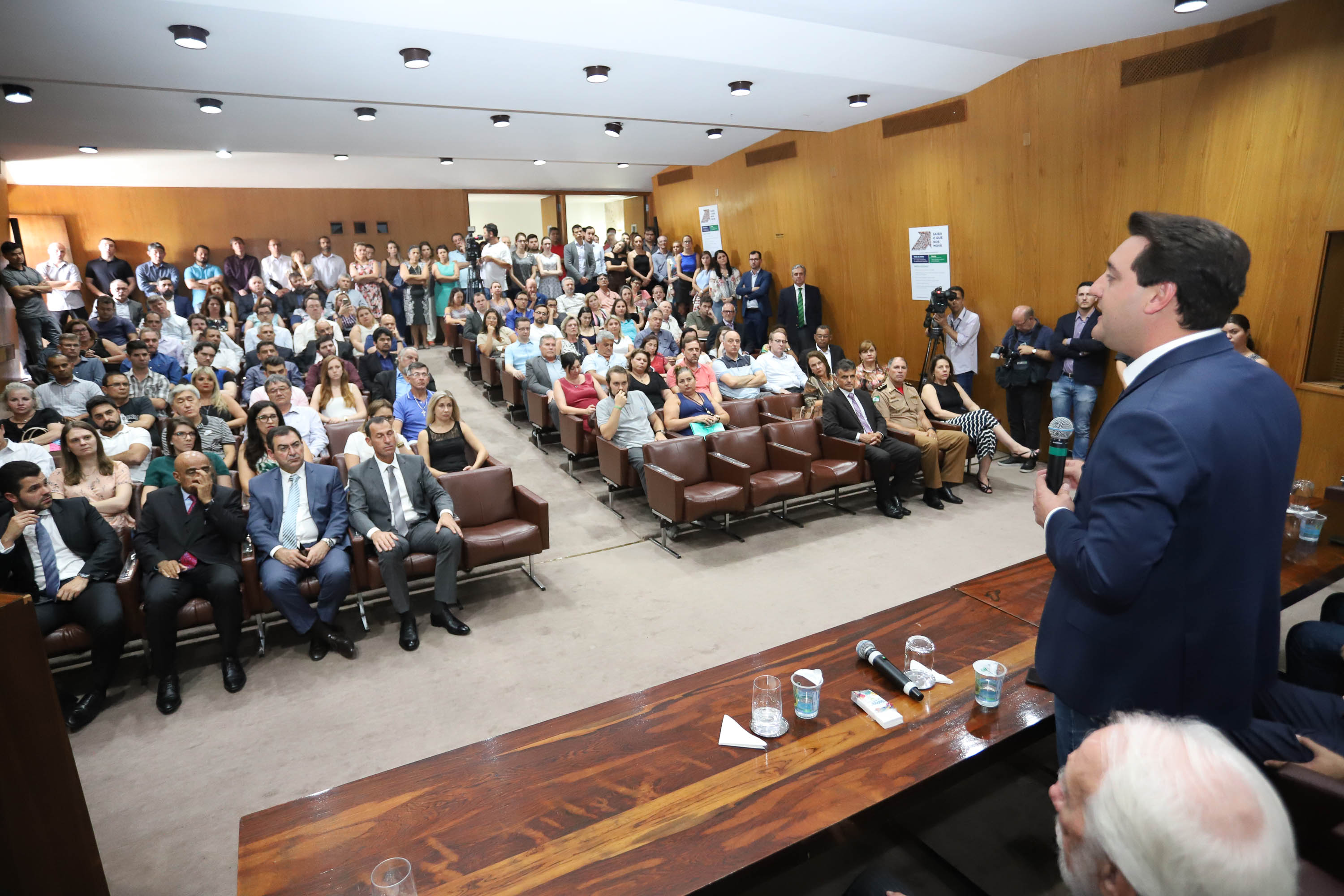 O governaador Carlos Massa Ratinho Júnior, participa da posse do secretário de Estado da Fazenda, Renê de Oliveira Garcia Junior. Foto: Rodrigo Félix Leal