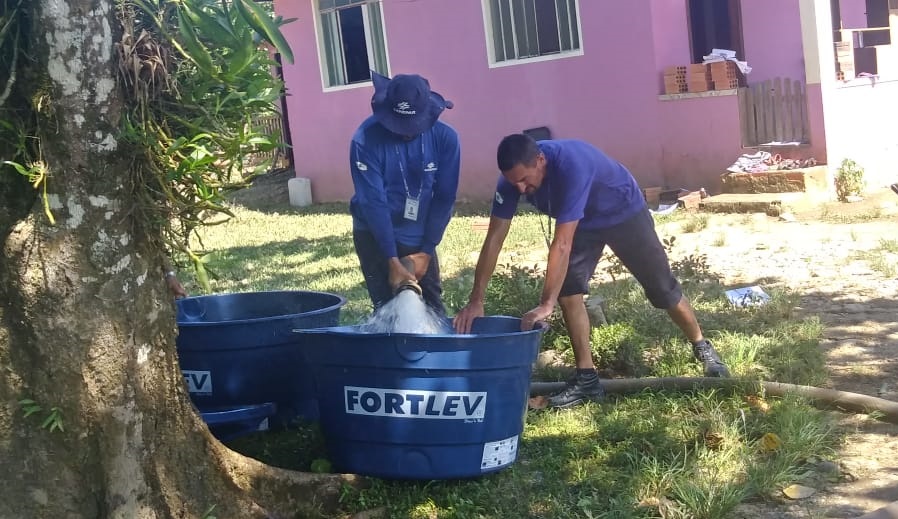 As rápidas e volumosas chuvas no Paraná nos últimos dias causaram estragos em diversas cidades, o que levou algumas comunidades a descobrirem a importância das caixas d´água para reservação de água potável.  - Curitiba, 11/01/2019  -  Foto: Sanepar