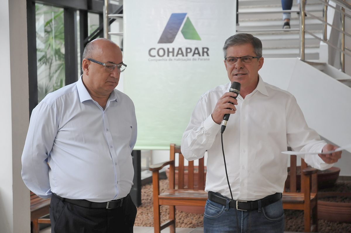 O presidente da Companhia de Habitação do Paraná (Cohapar), Jorge Lange, realizou a primeira reunião trabalho com os funcionários da empresa nesta segunda-feira (14). A assinatura do termo de posse aconteceu na última sexta-feira (11), após a indicação do governador Carlos Massa Ratinho Junior ter sido aprovada pelo Conselho de Administração da companhia.  Curitiba, 14/01/2019  -  Foto: Cohapar