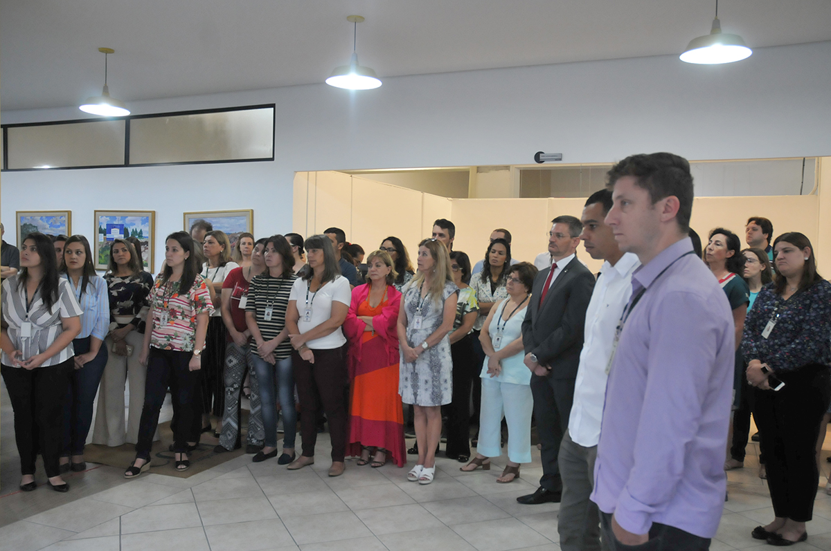 O presidente da Companhia de Habitação do Paraná (Cohapar), Jorge Lange, realizou a primeira reunião trabalho com os funcionários da empresa nesta segunda-feira (14). A assinatura do termo de posse aconteceu na última sexta-feira (11), após a indicação do governador Carlos Massa Ratinho Junior ter sido aprovada pelo Conselho de Administração da companhia.  Curitiba, 14/01/2019  -  Foto: Cohapar