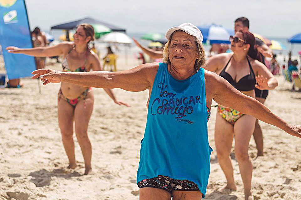 As equipes da Superintendência de Esporte do Paraná fizeram 17.079 atendimentos nas praias do Paraná, em apenas três, de sexta-feira a domingo (11 a 13). Veranistas e moradores locais participaram das atividades esportivas e recreativas ofertadas nos quatro postos fixos nas praias de Shangri-Lá, Ipanema, Praia de Leste e Caiobá, além do posto itinerante em Guaratuba. - Curitiba, 15/01/2019 - Foto: Divulgação