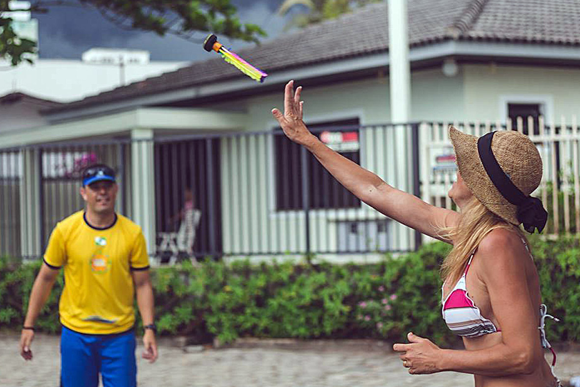 As equipes da Superintendência de Esporte do Paraná fizeram 17.079 atendimentos nas praias do Paraná, em apenas três, de sexta-feira a domingo (11 a 13). Veranistas e moradores locais participaram das atividades esportivas e recreativas ofertadas nos quatro postos fixos nas praias de Shangri-Lá, Ipanema, Praia de Leste e Caiobá, além do posto itinerante em Guaratuba. - Curitiba, 15/01/2019 - Foto: Divulgação