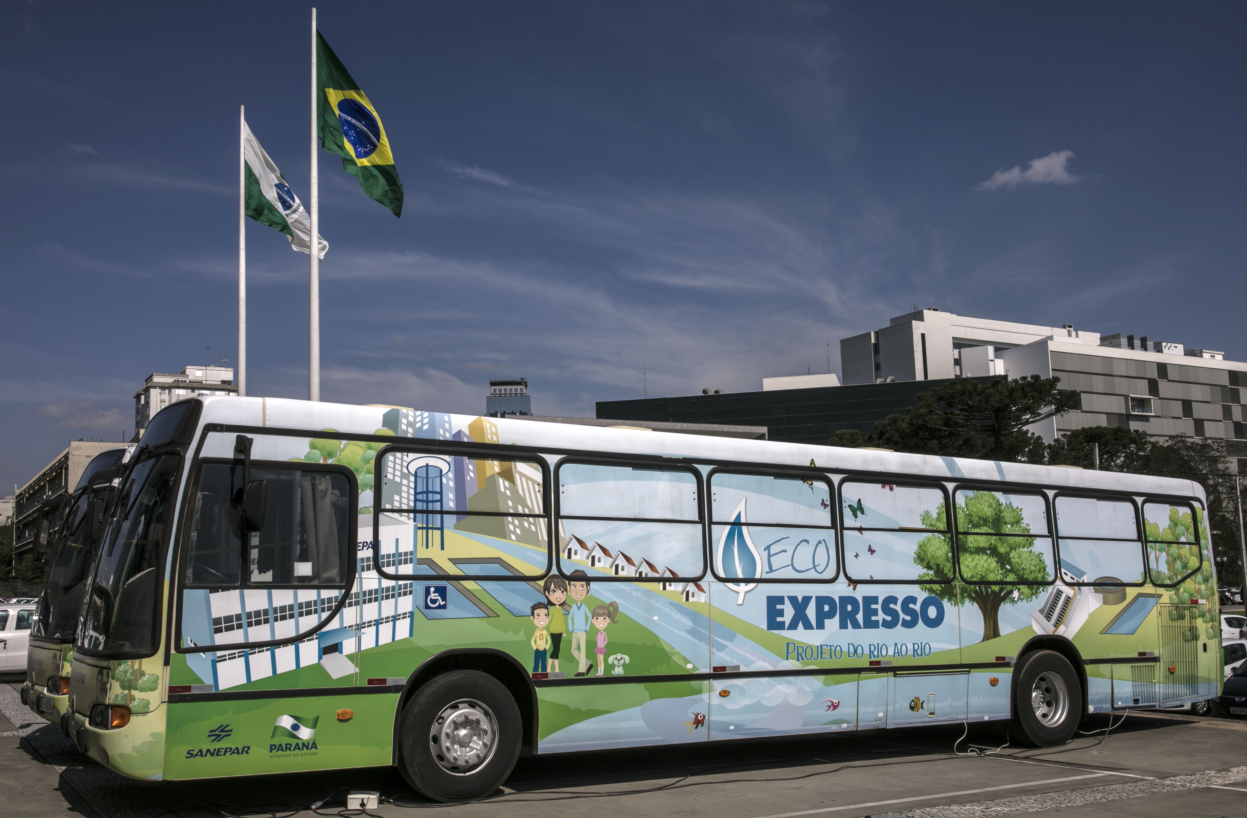 O ônibus de educação socioambiental da Sanepar estará percorrendo os municípios da Costa Oeste do Paraná neste verão. Em Santa Helena, a parada será na praça central, próximo à Prefeitura, entre os dias 16 e 18 e entre 23 e 25 de janeiro. - Verão Paraná, 15/01/2019 - Foto: Divulgação Sanepar