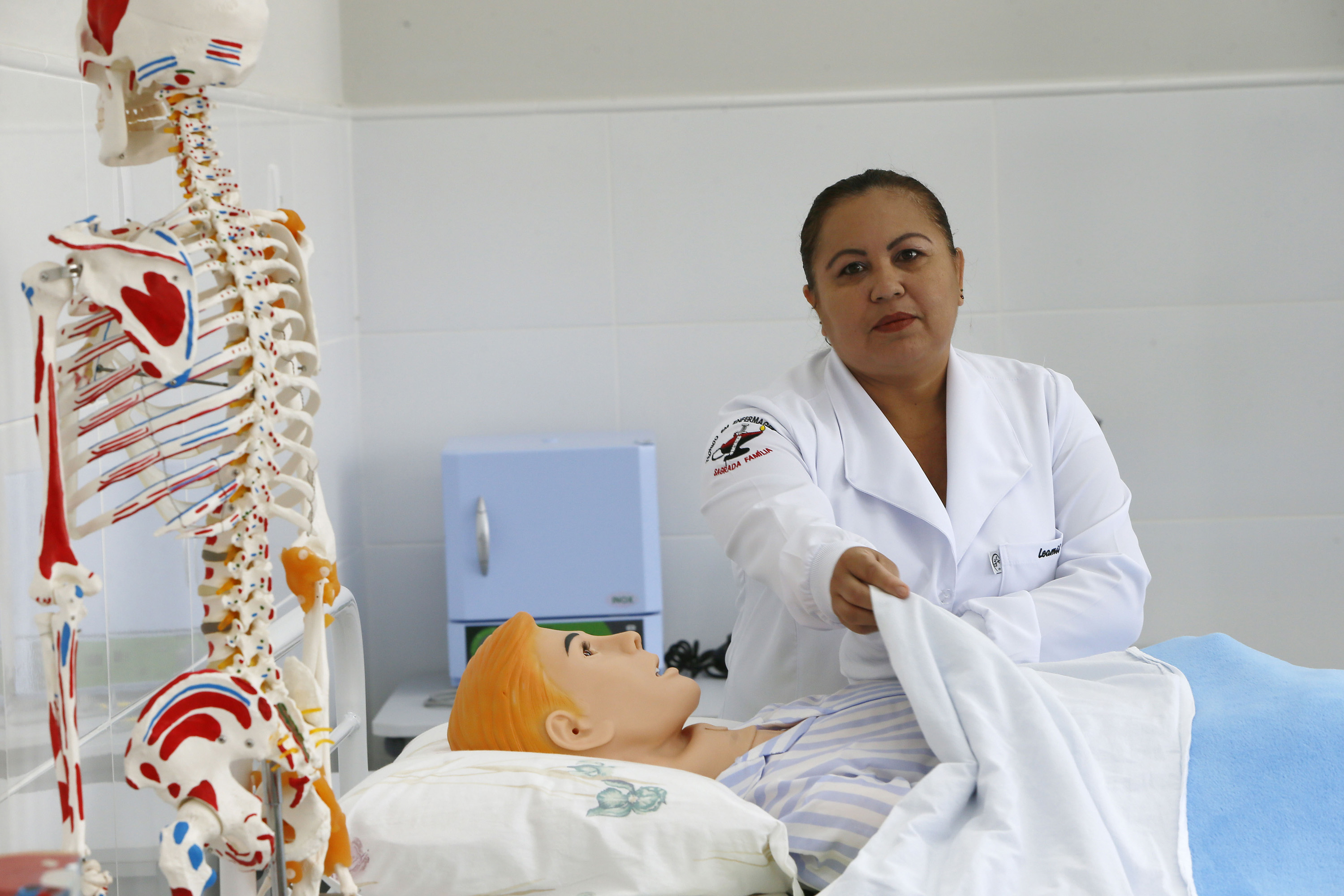 O Colégio Estadual Bento Munhoz da Rocha Neto, em Paranavaí (Noroeste), está com matrículas abertas até sexta-feira (18) para o curso de especialização técnica em nível médio em Saúde do Idoso. A especialização é ofertada pela Secretaria de Estado da Educação sem nenhum custo e tem duração de 304 horas divididas em seis meses, com aulas de segunda-feira a sexta-feira. - Foto: Hedson Alves