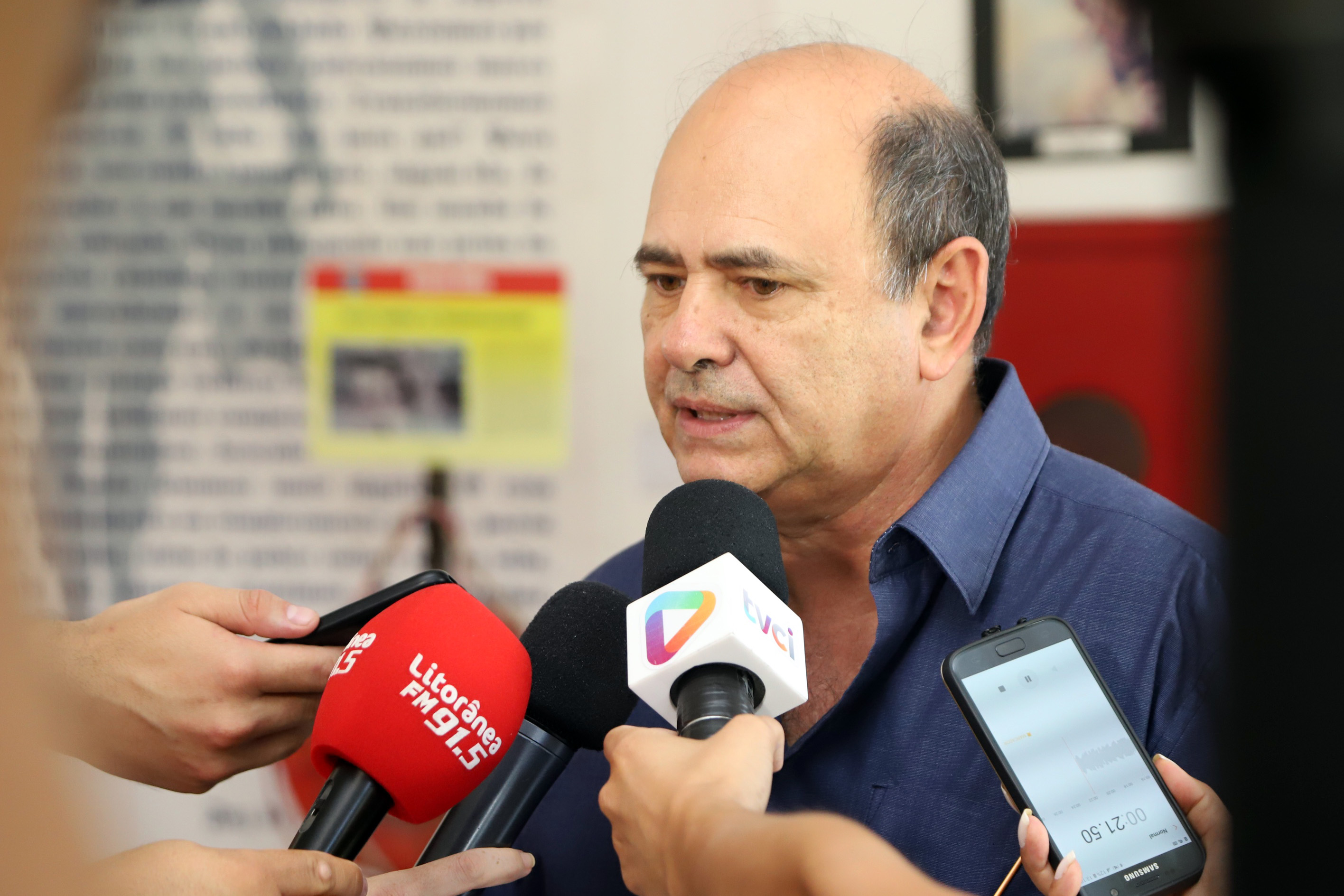 O secretário de Estado de Segurança Pública, Luiz Carbonell, esteve em Guaratuba, no Litoral do Paraná, nesta quinta-feira (17) para avaliar os estragos causados pelo temporal que atingiu a região na quarta-feira e confirmar ações de apoio às pessoas afetadas. - Guaratuba, 17/01/2019 - Foto: José Fernando Ogura/ANPr