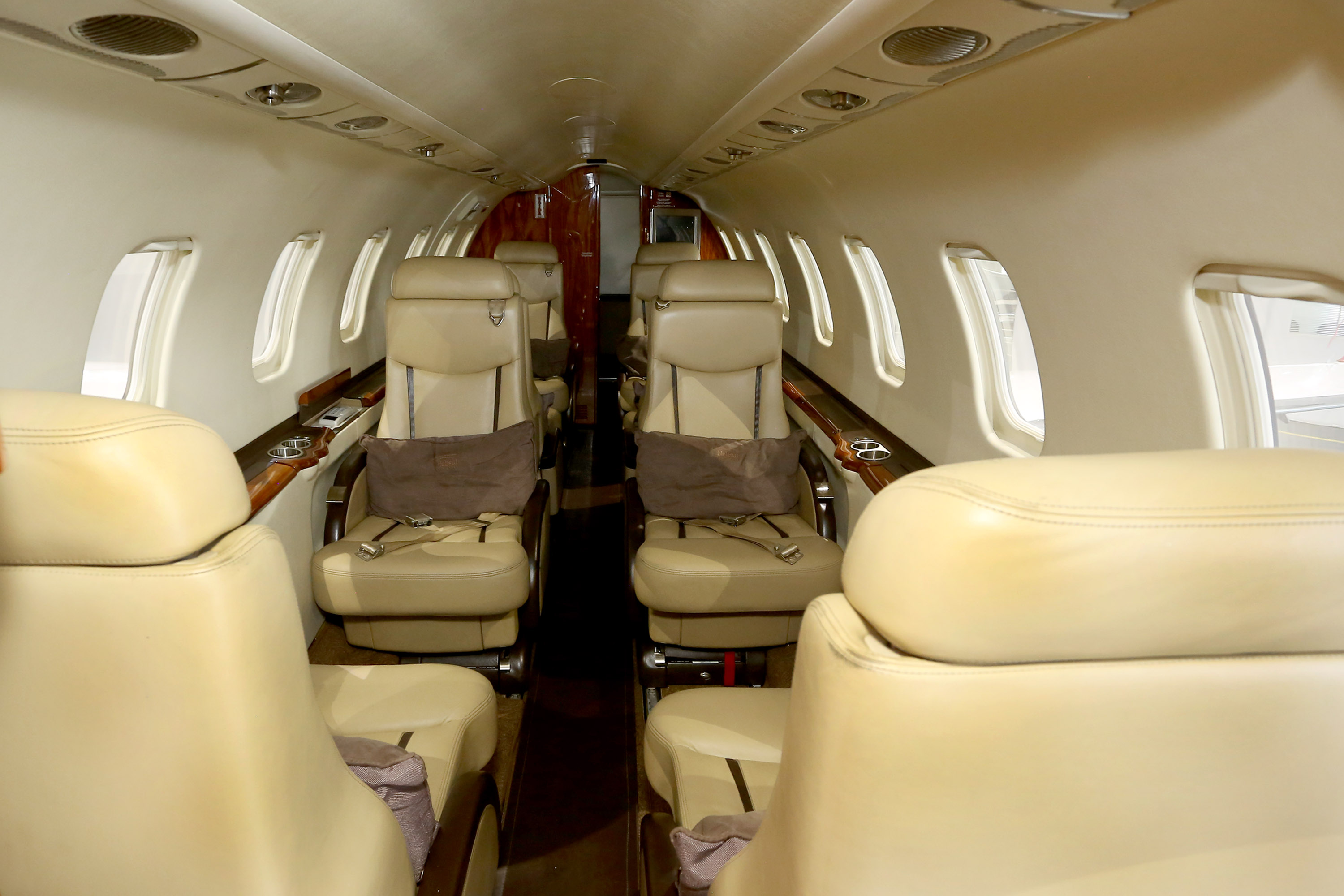 O governador Carlos Massa Ratinho Junior entregou nesta quinta-feira (17) a aeronave que ficava à disposição do poder executivo e ficava baseada em um hangar no Aeroporto do Bacacheri. O término do uso do avião vai gerar uma economia de R$ 4,5 milhões por ano aos cofres públicos. - Curitiba, 17/01/2019 - Foto: Jaelson Lucas/ANPr
