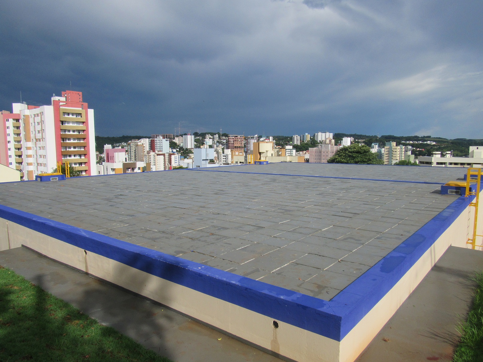 Sanepar investe R$ 40 milhões no abastecimento de Pato Branco. A estação vai tratar 22,8 milhões de litros de água e o sistema vai ter capacidade ampliada para armazenar 13,9 milhões de litros . Na foto, Reservatório para três milhões de litros de água já abastece parte da cidade.     -  Pato Branco, 21/01/2019  -  Foto: Divulgação Sanepar