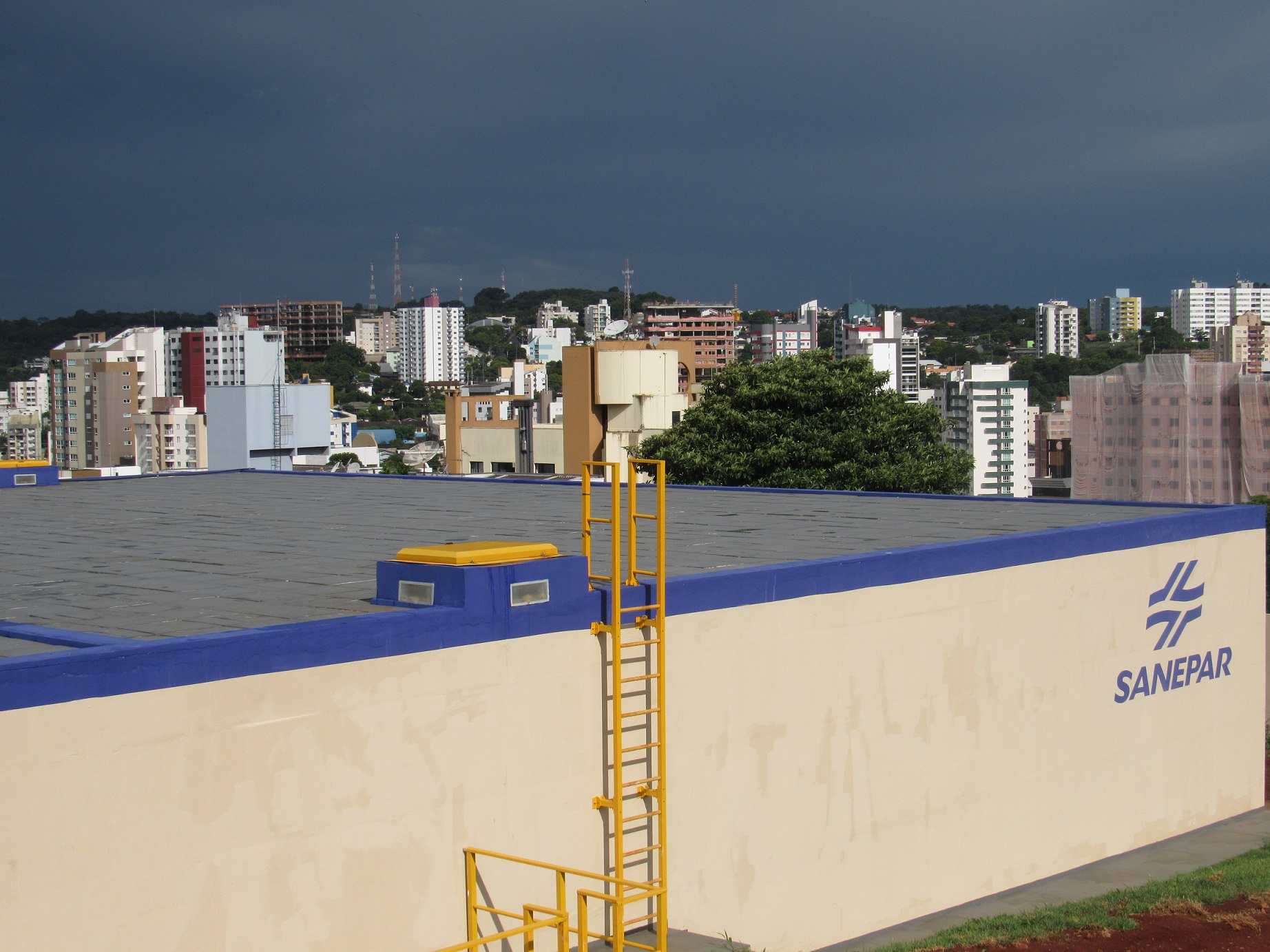 Sanepar investe R$ 40 milhões no abastecimento de Pato Branco. A estação vai tratar 22,8 milhões de litros de água e o sistema vai ter capacidade ampliada para armazenar 13,9 milhões de litros . Na foto, Reservatório para três milhões de litros de água já abastece parte da cidade.     -  Pato Branco, 21/01/2019  -  Foto: Divulgação Sanepar