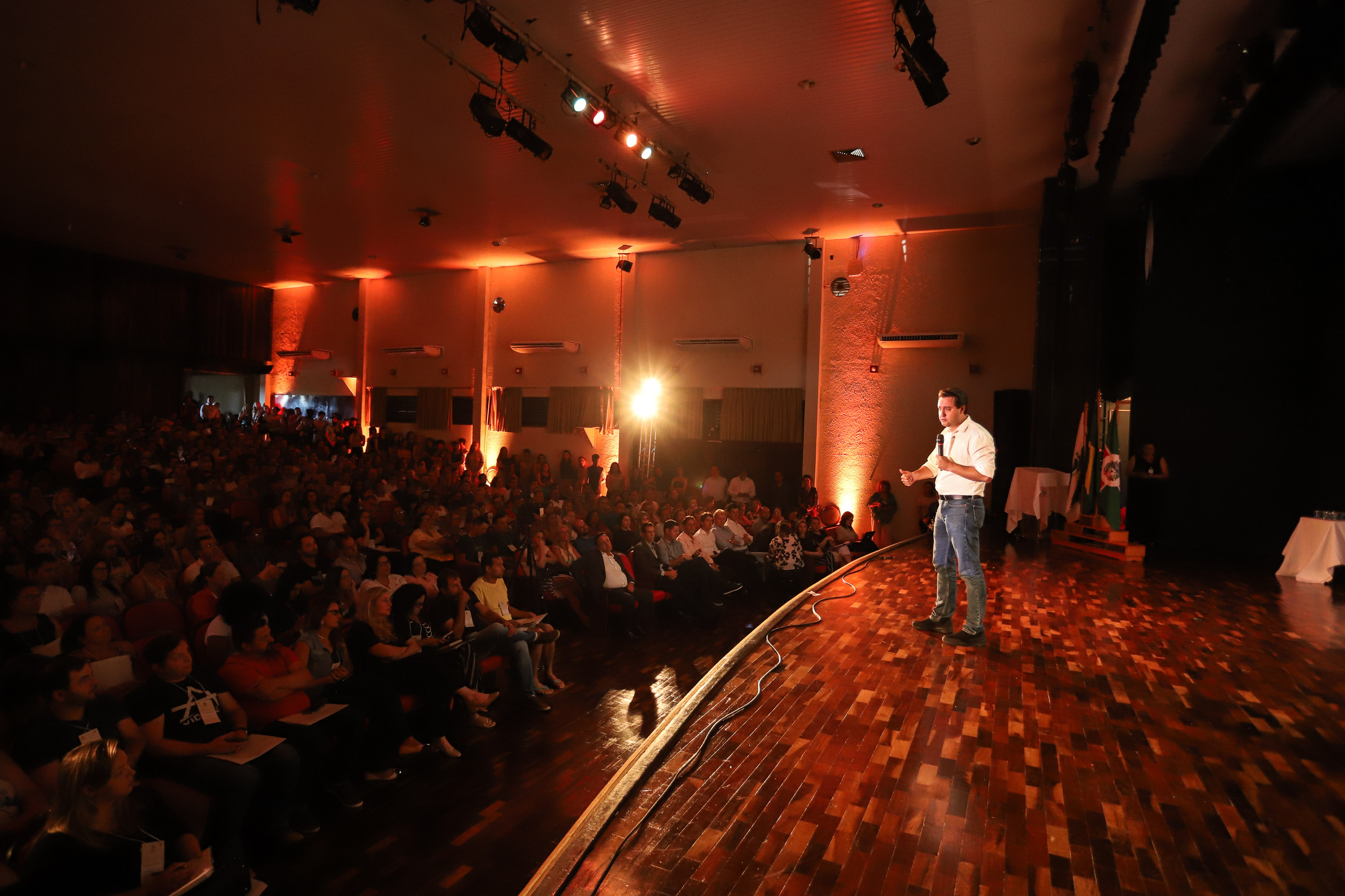 Governador Carlos Massa Ratinho Junior participa do Seminário Aprendizagem em Foco 2019. O evento é organizado pela Secretaria de Estado da Educação e direcionado aos diretores das 2,1 mil escolas estaduais, chefes dos Núcleos Regionais de Educação e coordenadores pedagógicos das regionais. O seminário acontece no Centro de Capacitação de Faxinal do Céu, no município de Pinhão (Centro-Sul). - Faxinal do Céu, Pinhão, 22/01/2019 - Foto: Rodrigo Félix Leal