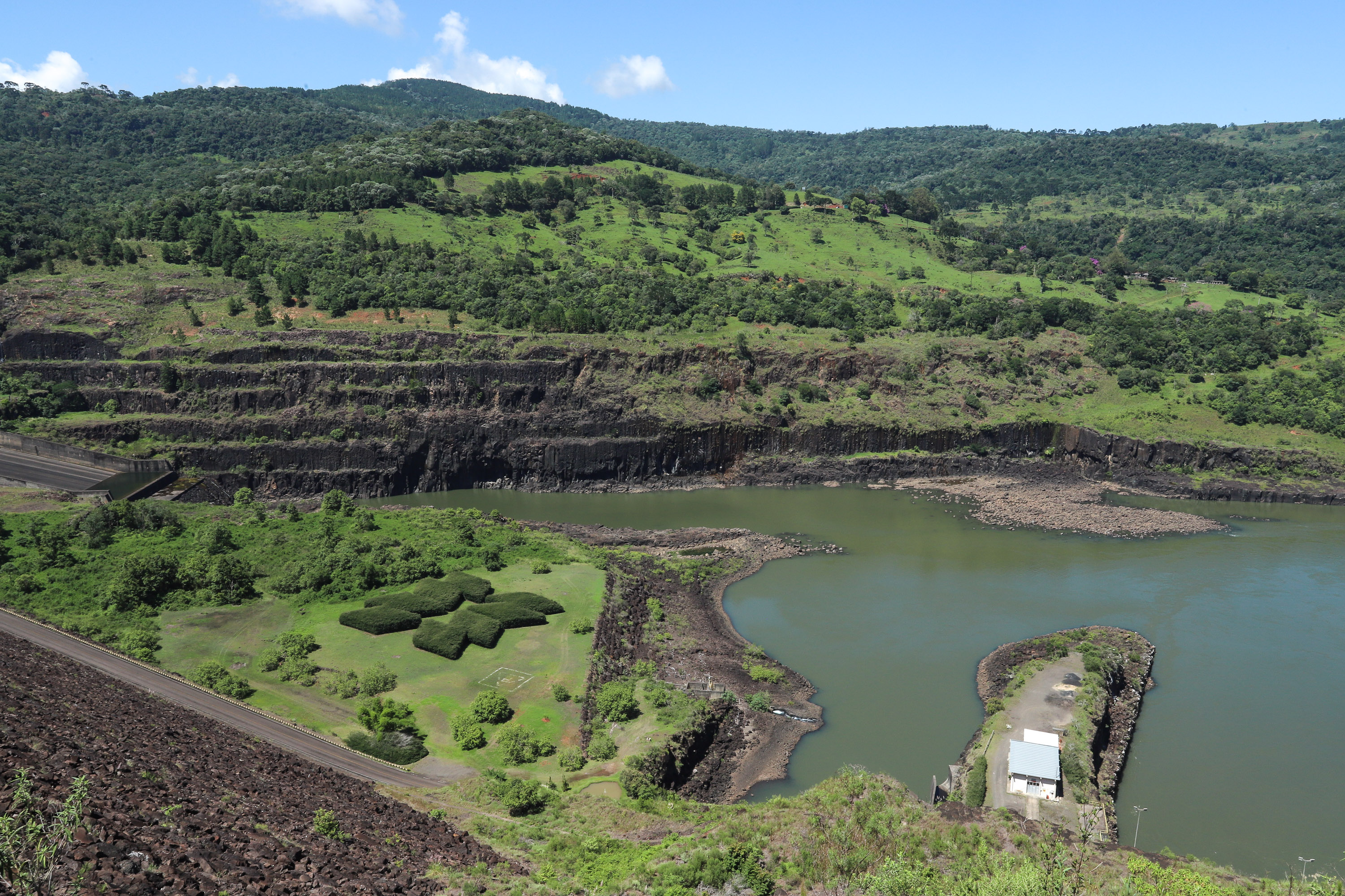 Governador Carlos Massa Ratinho Junior, acompanhado do presidente da Copel, Daniel Pimentel, visita a Usina Governador Bento Munhoz da Rocha Netto (Foz do Areia), no município de Pinhão - Pinhão, 22/01/2019 - Foto: Rodrigo Félix Leal