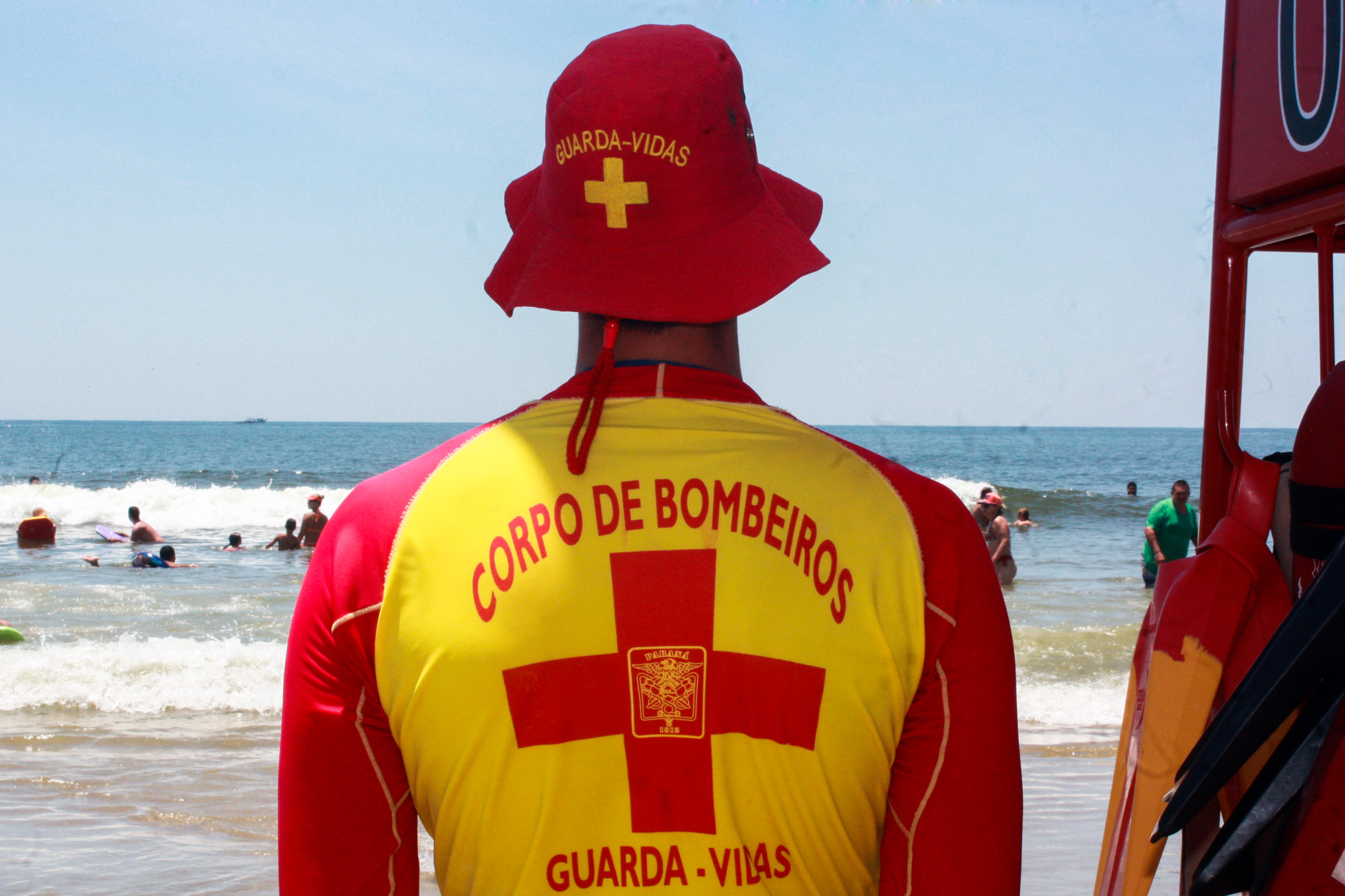 17-01-2019 Operação Verão 2018/2019 - Guaratuba- Secretario General Carbonel. Mais de 70 mil orientações e advertências foram feitas pelos guarda-vidas do Corpo de Bombeiros no litoral do Paraná nos primeiros 30 dias de operação Verão Paraná 2018/2019, nos 89 postos de atendimento distribuídos nas praias da Costa Leste. - Matinhos, 22/01/2019 - Foto: Soldado André Gonçalves