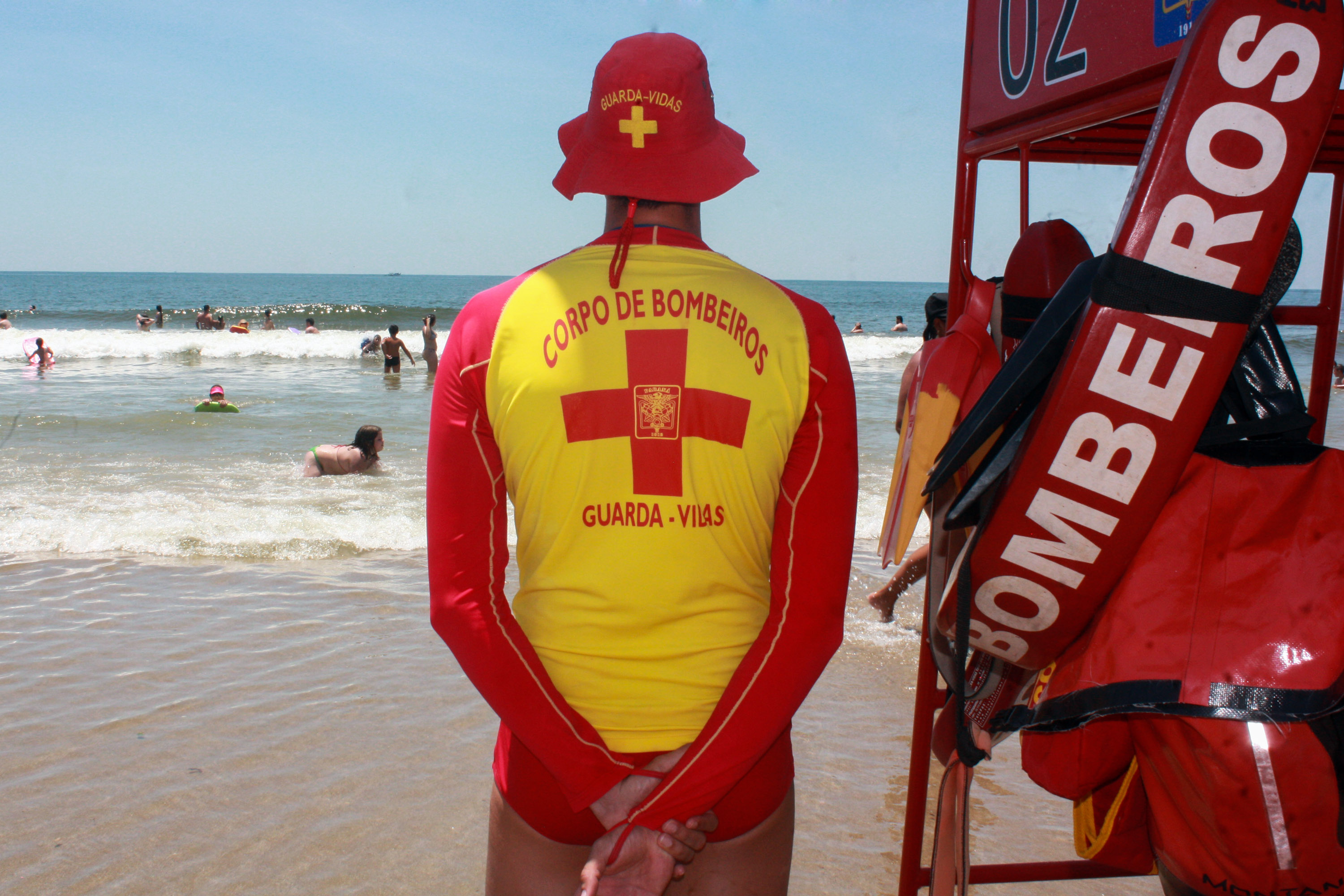 17-01-2019 Operação Verão 2018/2019 - Guaratuba- Secretario General Carbonel. Mais de 70 mil orientações e advertências foram feitas pelos guarda-vidas do Corpo de Bombeiros no litoral do Paraná nos primeiros 30 dias de operação Verão Paraná 2018/2019, nos 89 postos de atendimento distribuídos nas praias da Costa Leste. - Matinhos, 22/01/2019 - Foto: Soldado André Gonçalves