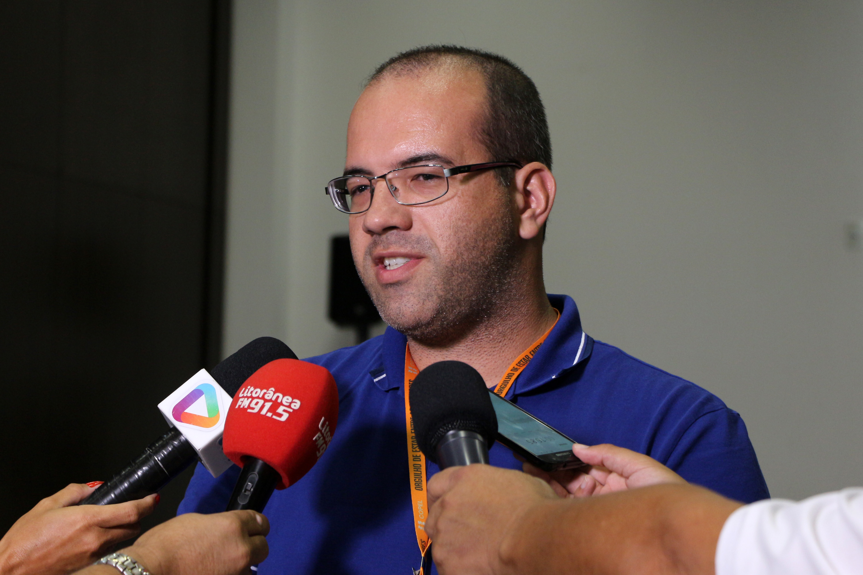 A temporada de verão no Paraná fechou os primeiros 30 dias e os serviços do Governo do Estado foram marcantes ao proporcionarem mais segurança, alternativas de lazer e serviços gratuitos ao veranista. Na foto, o gerente da Agência da Copel de Matinhos, Giulliano Casagrande - Litoral do Paraná, Operação Verão, 22/01/2019 - Foto: Divulgação PMPR