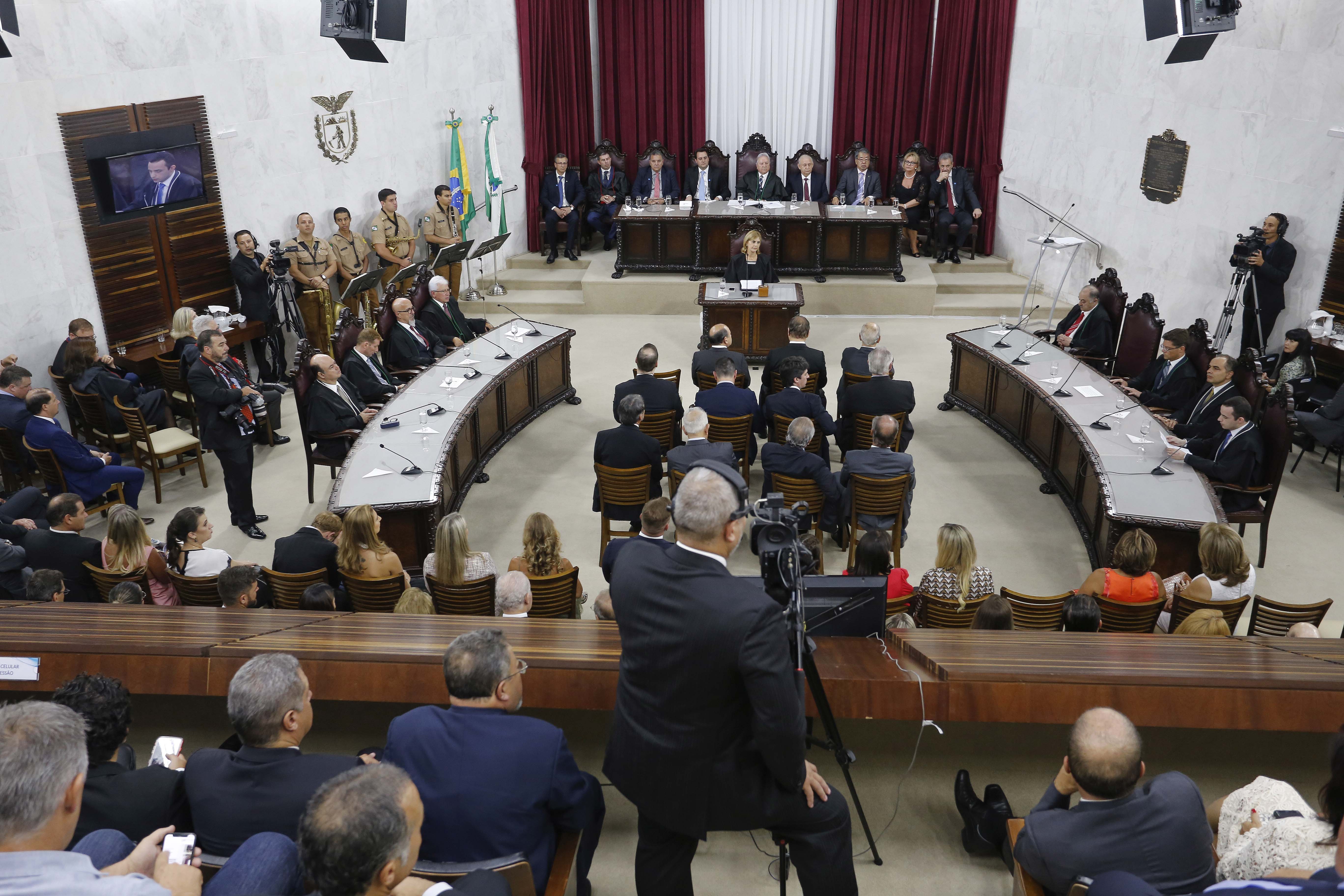 GOVERNADOR PARTICIPA DA POSSE DO PRESIDENTE DO TCE. O governador Carlos Massa Ratinho Junior participa da posse de Nestor Baptista na Presidência do Tribunal de Contas do Estado do Paraná. - Curitiba, 23-01-19Foto: Arnaldo Alves / ANPr.