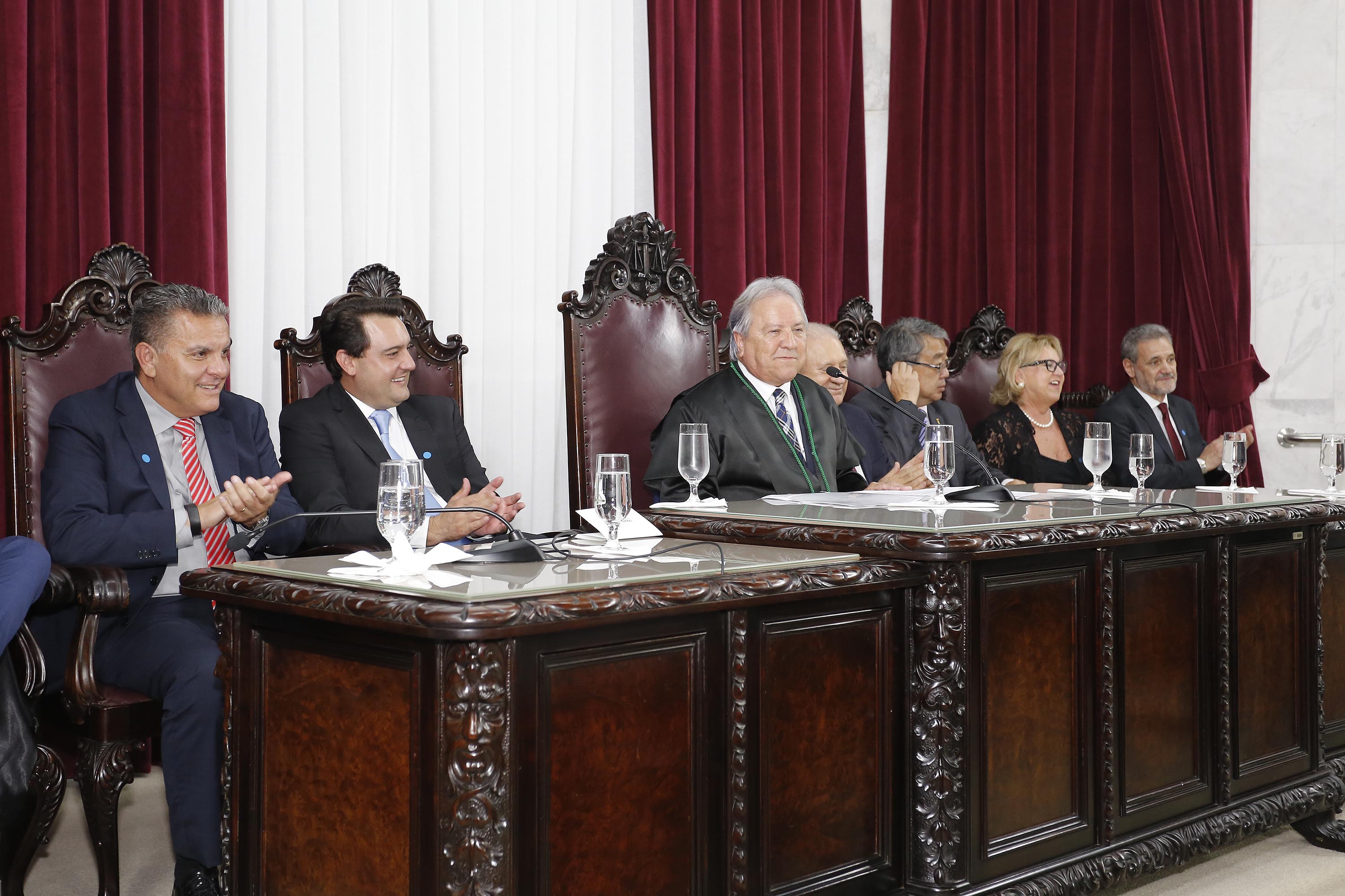 GOVERNADOR PARTICIPA DA POSSE DO PRESIDENTE DO TCE. O governador Carlos Massa Ratinho Junior participa da posse de Nestor Baptista na Presidência do Tribunal de Contas do Estado do Paraná. - Curitiba, 23-01-19Foto: Arnaldo Alves / ANPr.