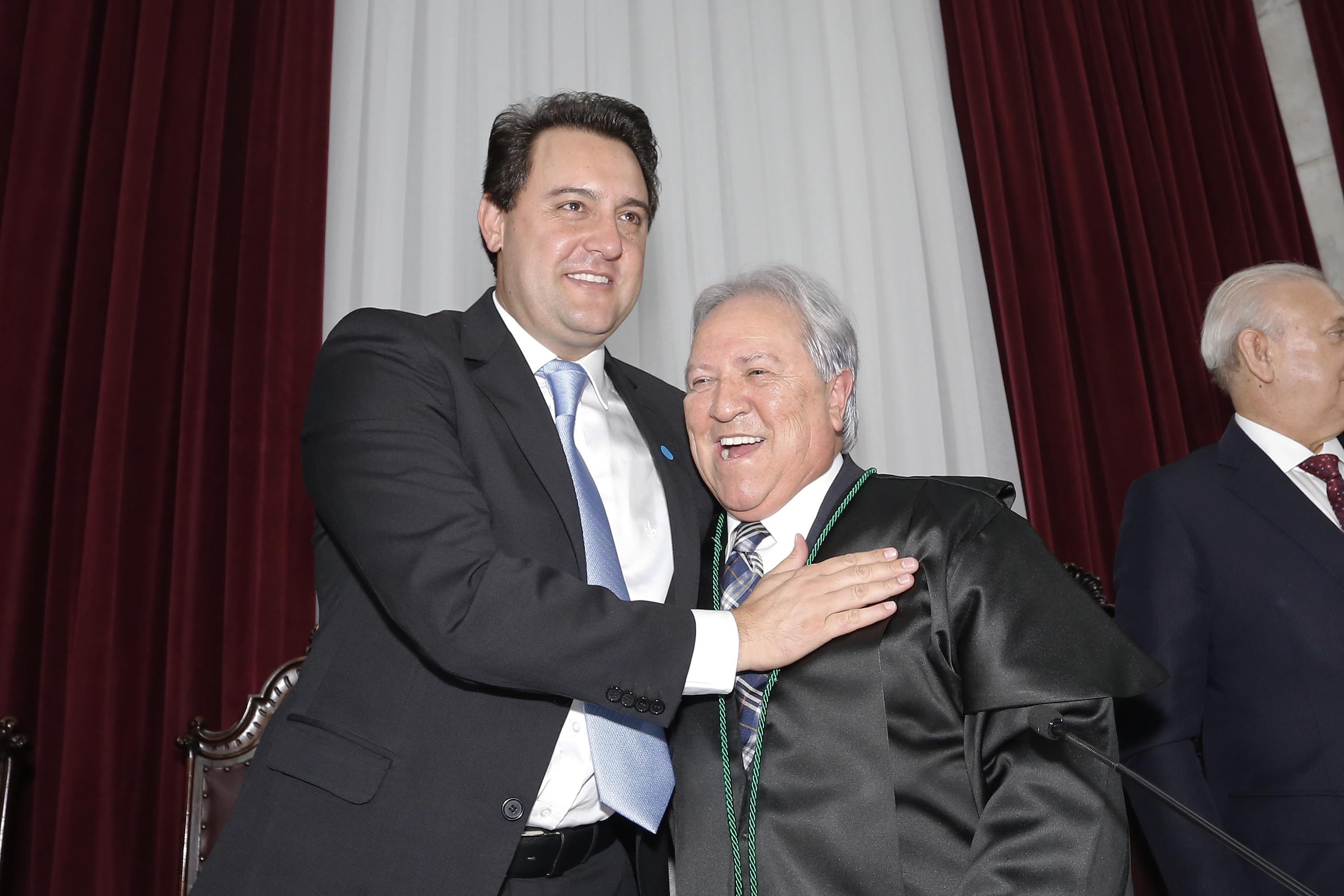 GOVERNADOR PARTICIPA DA POSSE DO PRESIDENTE DO TCE. O governador Carlos Massa Ratinho Junior participa da posse de Nestor Baptista na Presidência do Tribunal de Contas do Estado do Paraná. - Curitiba, 23-01-19Foto: Arnaldo Alves / ANPr.