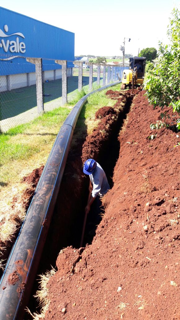 A Sanepar está investindo R$ 7,7 milhões na ampliação dos sistemas de abastecimento de água e de coleta e tratamento de esgoto em Palotina. Obras de assentamento das redes de distribuição de água - Palotina, 25/01/2019 - Foto: Divulgação Sanepar