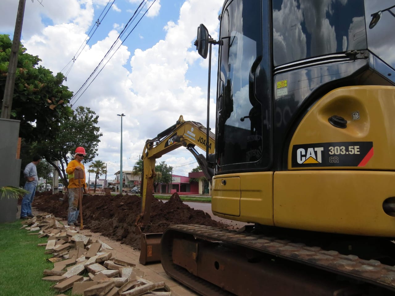 A Sanepar está investindo R$ 7,7 milhões na ampliação dos sistemas de abastecimento de água e de coleta e tratamento de esgoto em Palotina. Obras de assentamento das redes de distribuição de água - Palotina, 25/01/2019 - Foto: Divulgação Sanepar
