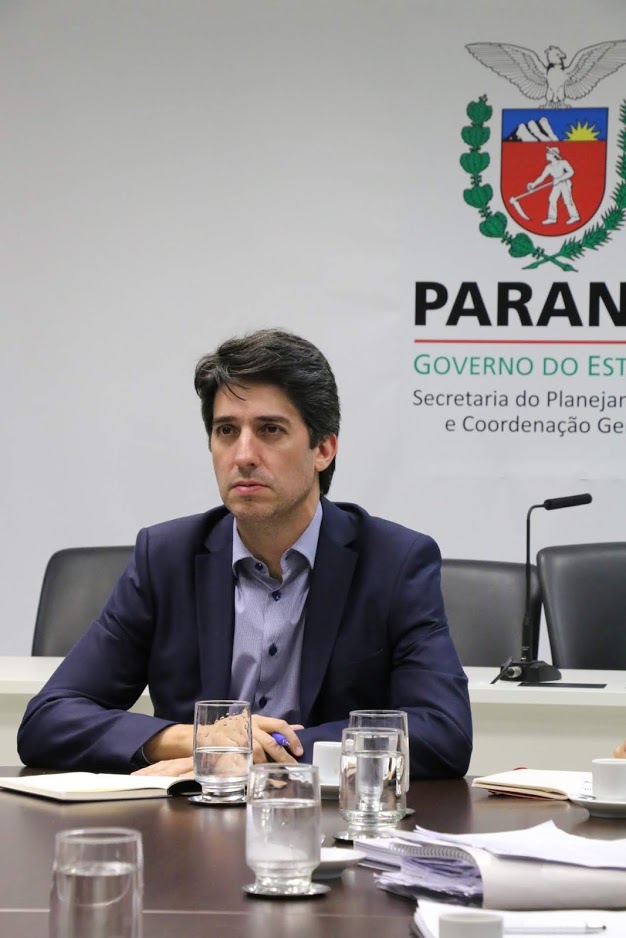 O Governo do Estado trabalha na conclusão do Programa de Modernização dos Processos de Licenciamento, Outorga, Fiscalização e Monitoramento Ambiental, que tem recursos do Banco Mundial. Nesta sexta-feira (25) o secretário Planejamento e Projetos Estruturantes, Valdemar Bernardo Jorge, se reuniu com o secretário interino de Desenvolvimento Ambiental e Turismo, Everton Souza, para discutir o cronograma de implantação do novo programa. Foto: Divulgação/ANPr