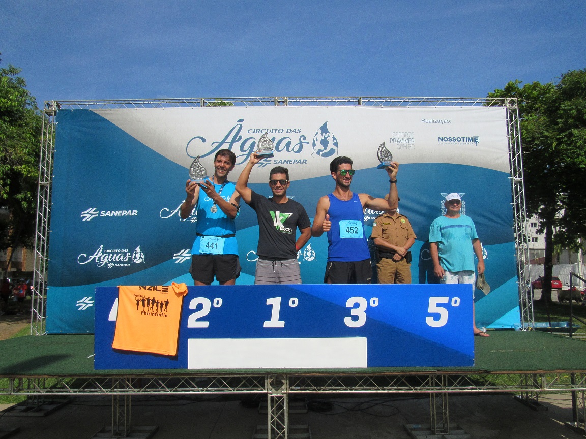 Saneparianos vencedores nos 10km: Marcelo Machado, Fernando Borba Júnior e Rafael Pimentel. Foto:Sanepar