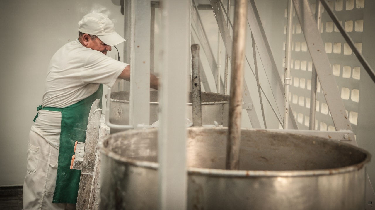 O Paraná é o terceiro estado brasileiro com o maior número de produtos certificados ou em processo de certificação de Indicação Geográfica. A importância da erva-mate para a história do Paraná – um
ramo da planta é inclusive um dos símbolos do brasão do Estado – foi um dos fatores
que levou à certificação do produto no ano passado.Foto: Cristiano Oliveira/Arquivo É-Paraná.