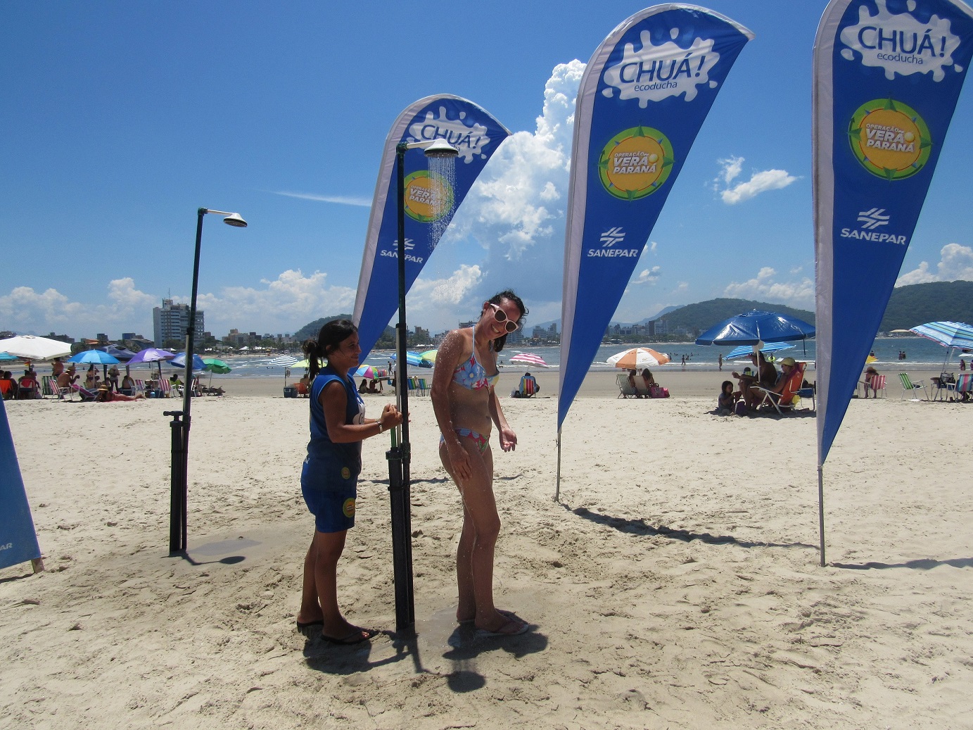 Entrou em funcionamento mais um ponto com as duchas ecológicas no Litoral do Paraná. A Sanepar instalou os equipamentos no balneário Morro do Cristo, em Guaratuba, para também oferecer conforto aos veranistas daquele local. -  Foto: Sanepar