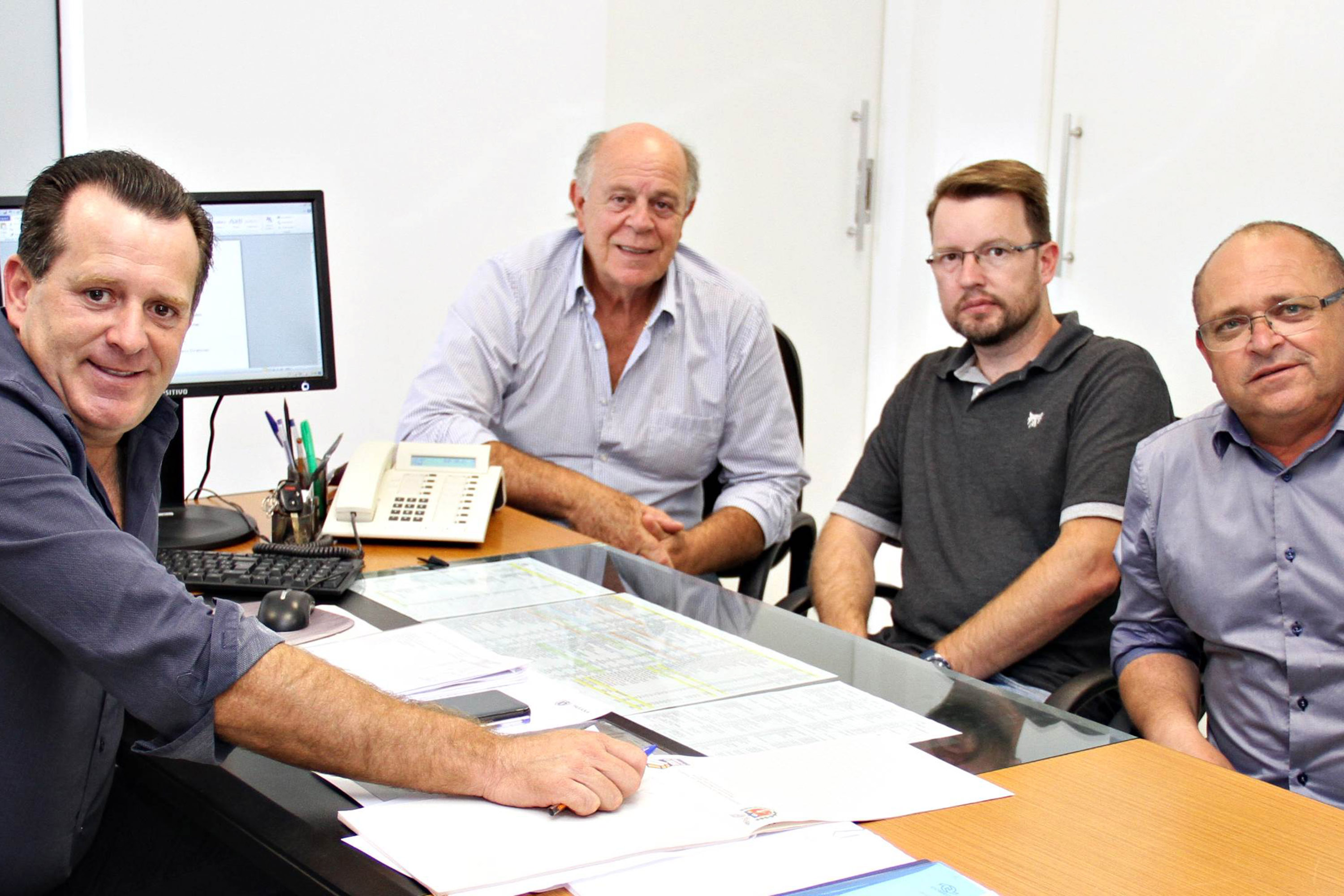 A constatação de um grande número de profissionais que atuam em garagens ou nas próprias moradias, muitas vezes na informalidade, leva lideranças de Fazenda Rio Grande, na Região Metropolitana de Curitiba, a pleitear apoio do Governo do Estado para a construção de Barracões Industriais. Curitiba, 31/01/2019 - Foto: Divulgação SEDU