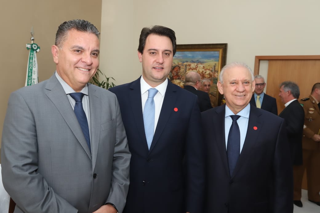 O governador Carlos Massa Ratinho Junior participou nesta sexta-feira (01) da posse da cúpula diretiva do Tribunal de Justiça do Paraná. O desembargador Adalberto Xisto Pereira assume a presidência do órgão para o biênio 2019-2020, no lugar do desembargador Renato Braga Bettega. - Curitiba, 01/02/2019 - Foto: Rodrigo Félix Leal/ANPr.