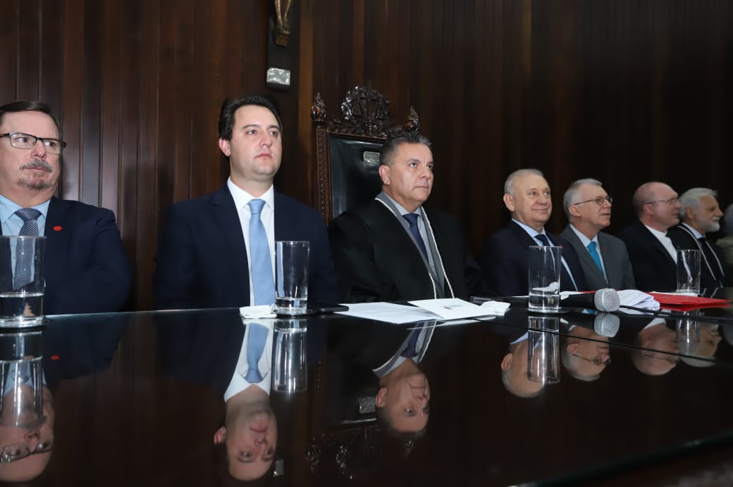 O governador Carlos Massa Ratinho Junior participou nesta sexta-feira (01) da posse da cúpula diretiva do Tribunal de Justiça do Paraná. O desembargador Adalberto Xisto Pereira assume a presidência do órgão para o biênio 2019-2020, no lugar do desembargador Renato Braga Bettega. - Curitiba, 01/02/2019 - Foto: Rodrigo Félix Leal/ANPr.