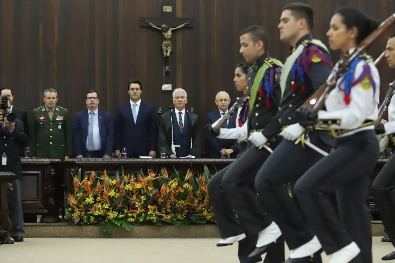 O governador Carlos Massa Ratinho Junior participou nesta sexta-feira (01) da posse da cúpula diretiva do Tribunal de Justiça do Paraná. O desembargador Adalberto Xisto Pereira assume a presidência do órgão para o biênio 2019-2020, no lugar do desembargador Renato Braga Bettega. - Curitiba, 01/02/2019 - Foto: Rodrigo Félix Leal/ANPr.