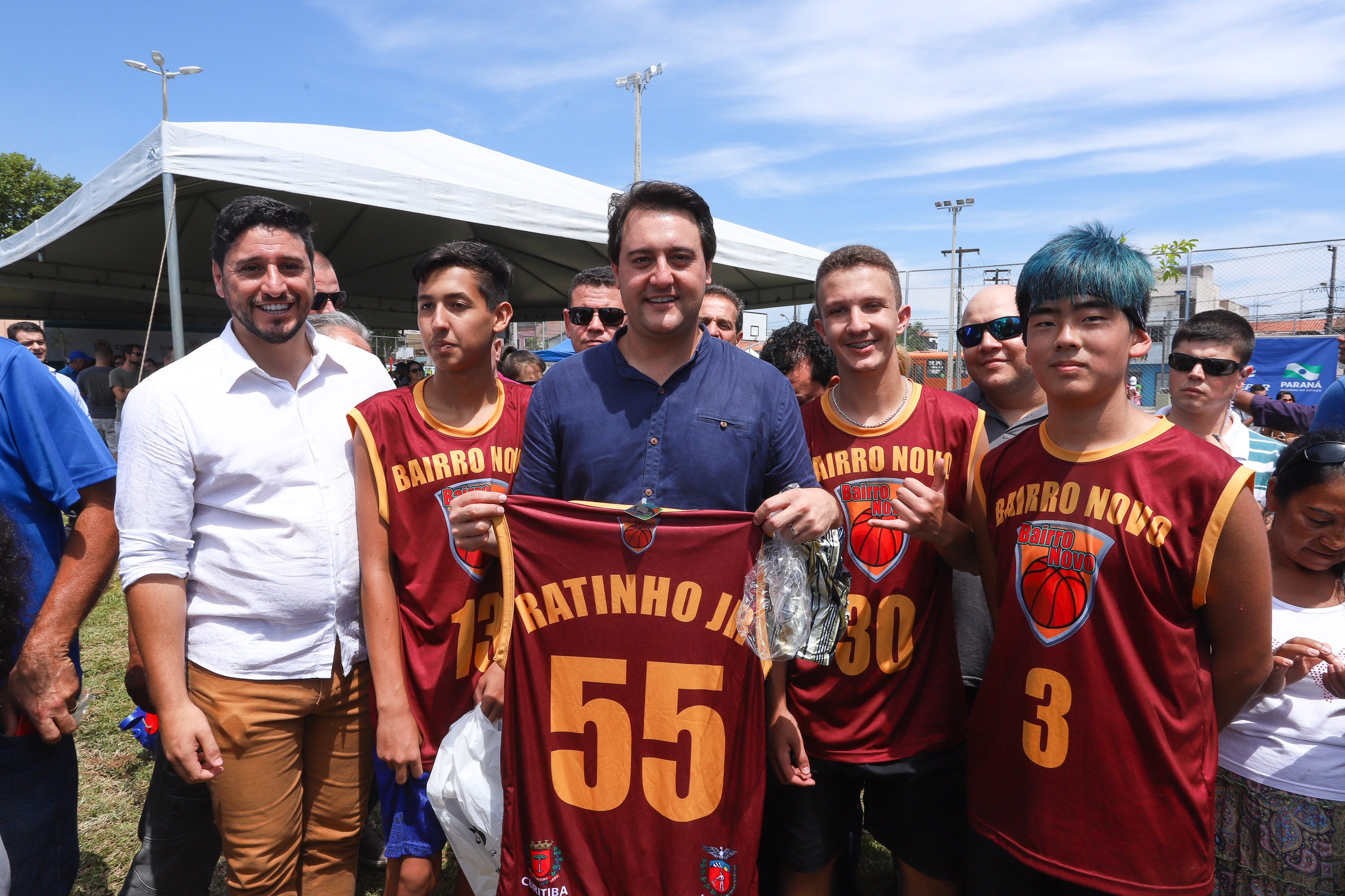 O governador Carlos Massa Ratinho Junior e o prefeito de Curitiba, Rafael Greca, inauguraram neste sábado (02) um parque esportivo no Bairro Novo. A estrutura conta com quadra de futebol com grama sintética, pista de skate com oito obstáculos e quadra poliesportiva. Curitiba,02/02/2019 - Foto: Rodrigo Félix Leal/ANPr