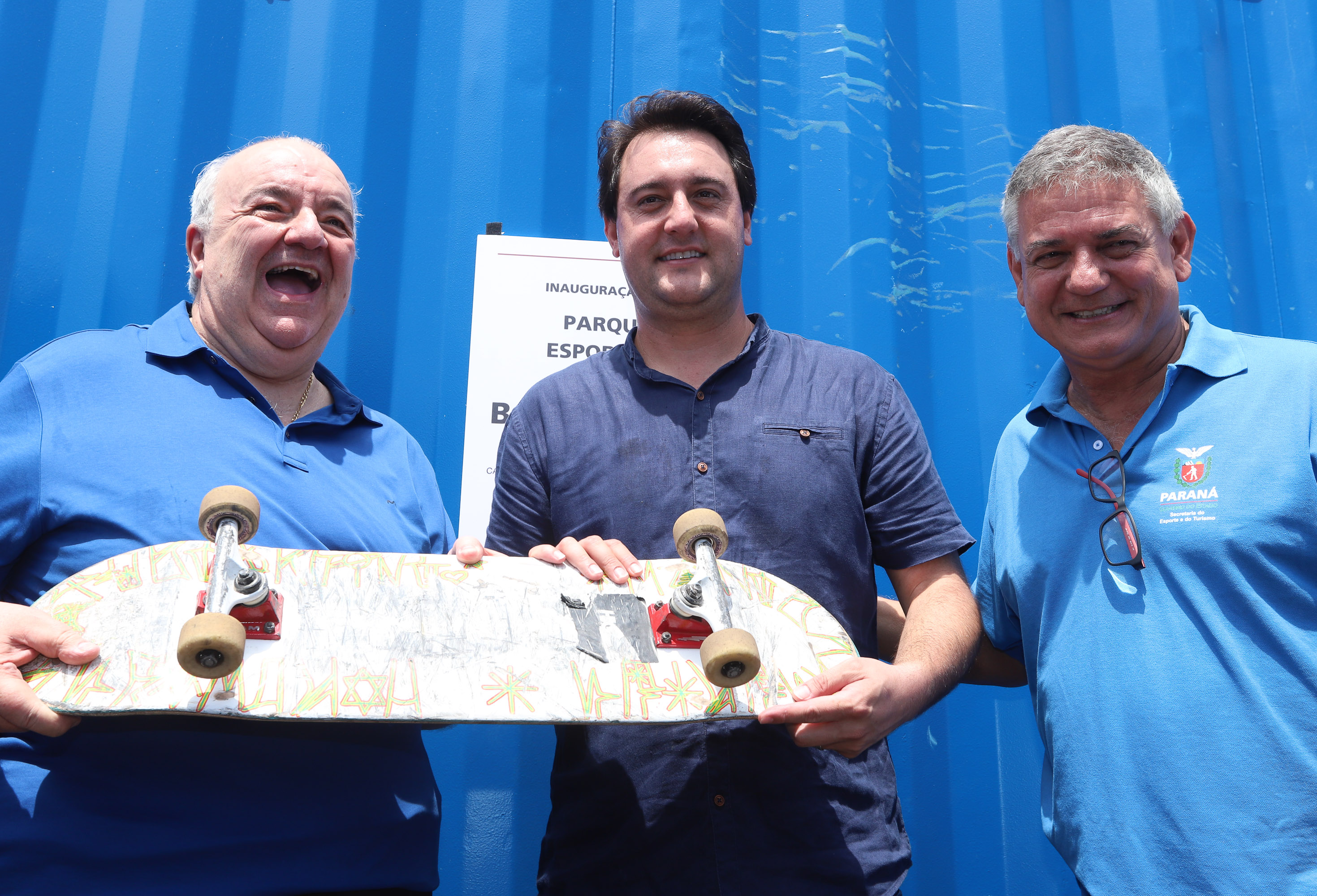 O governador Carlos Massa Ratinho Junior e o prefeito de Curitiba, Rafael Greca, inauguraram neste sábado (02) um parque esportivo no Bairro Novo. A estrutura conta com quadra de futebol com grama sintética, pista de skate com oito obstáculos e quadra poliesportiva. Curitiba,02/02/2019 - Foto: Rodrigo Félix Leal/ANPr