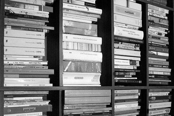 A Biblioteca Pública do Paraná está com inscrições abertas para o segundo módulo do curso de preservação de obras gerais – Capa dura: reaproveitamento e nova encadernação com gravação. Foto: BPP