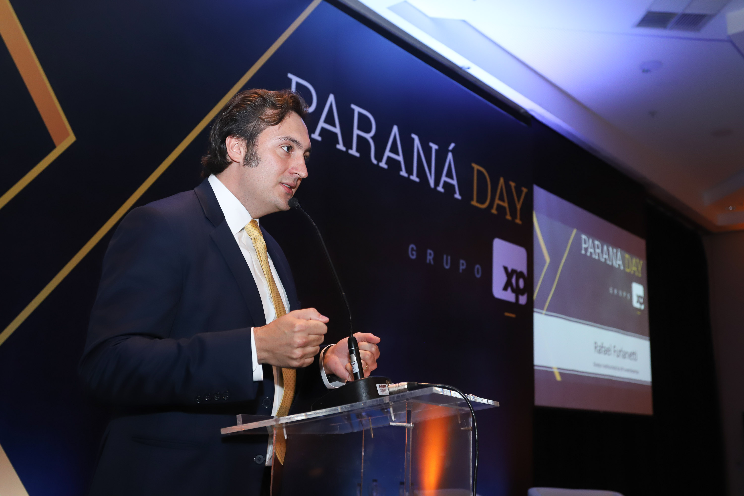 O governador Carlos Massa Ratinho Junior sanciona durante o evento Paraná Day, a lei do Programa de Parcerias do Paraná. Na foto, Rafael Fornanetti, da XP Investimentos - Curitiba, 05/02/2019 - Foto: Rodrigo Félix Leal