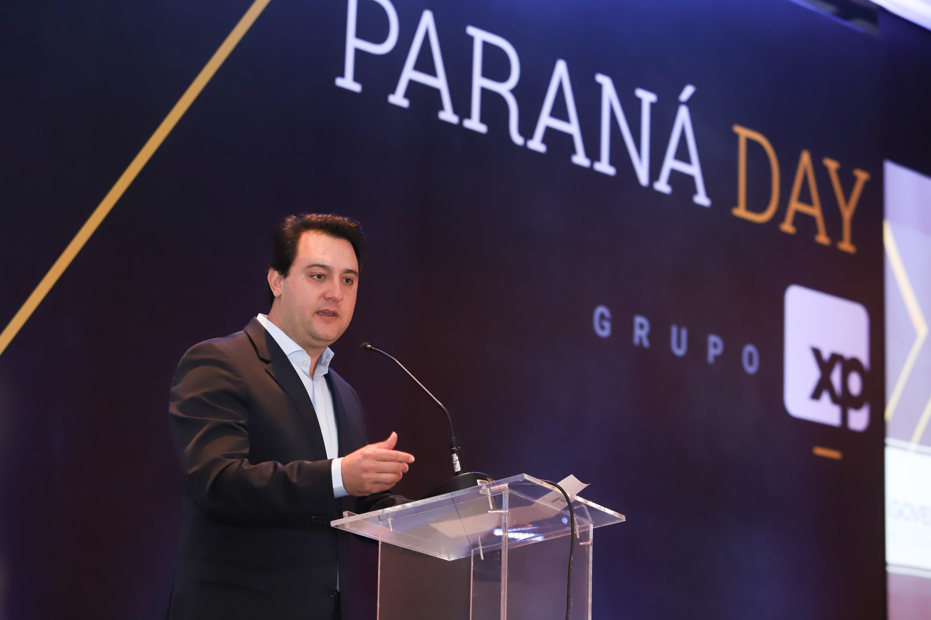 O governador Carlos Massa Ratinho Junior sanciona durante o evento Paraná Day, a lei do Programa de Parcerias do Paraná. - Curitiba, 05/02/2019 - Foto: Rodrigo Félix Leal