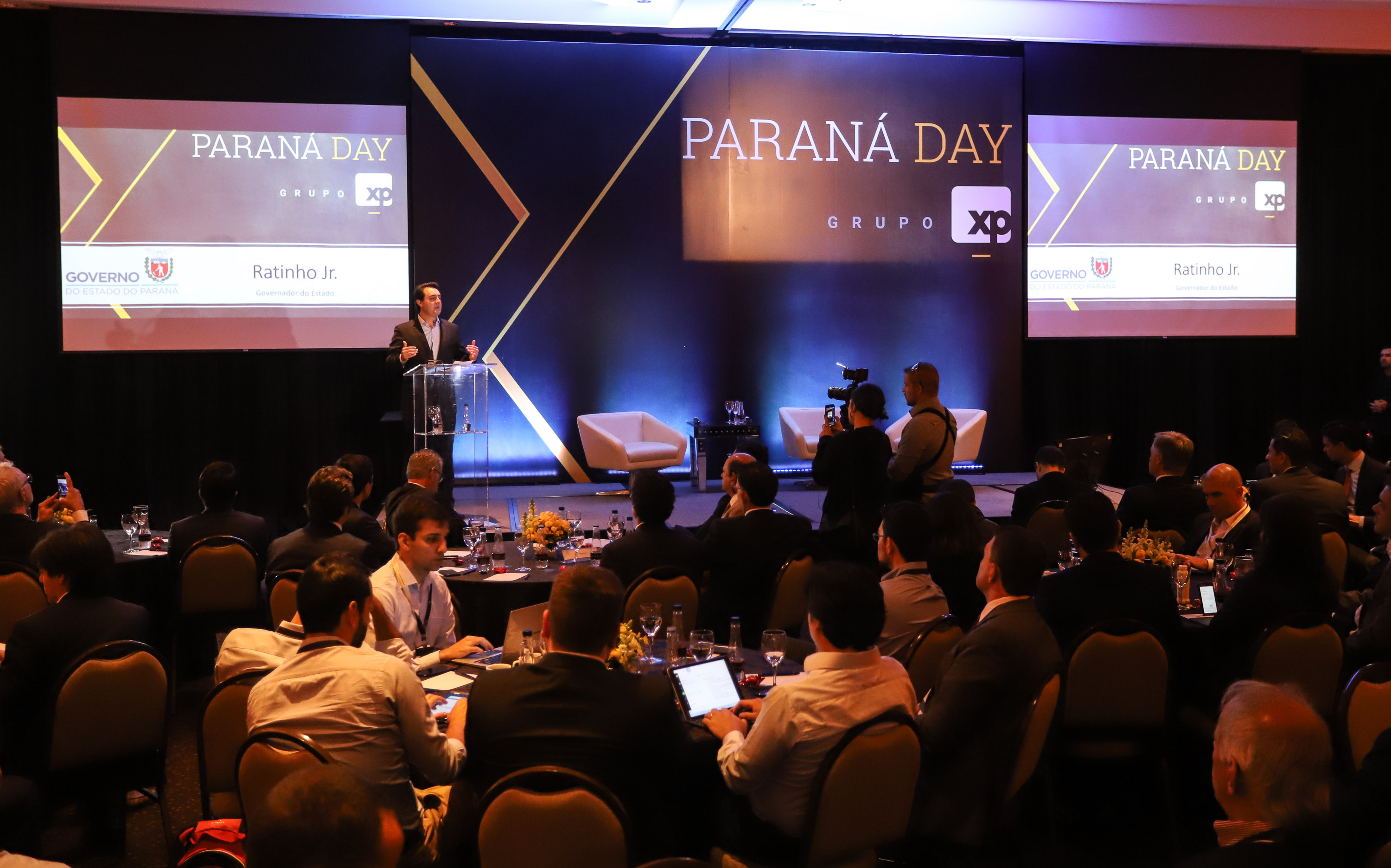 O governador Carlos Massa Ratinho Junior sanciona durante o evento Paraná Day, a lei do Programa de Parcerias do Paraná. - Curitiba, 05/02/2019 - Foto: Rodrigo Félix Leal