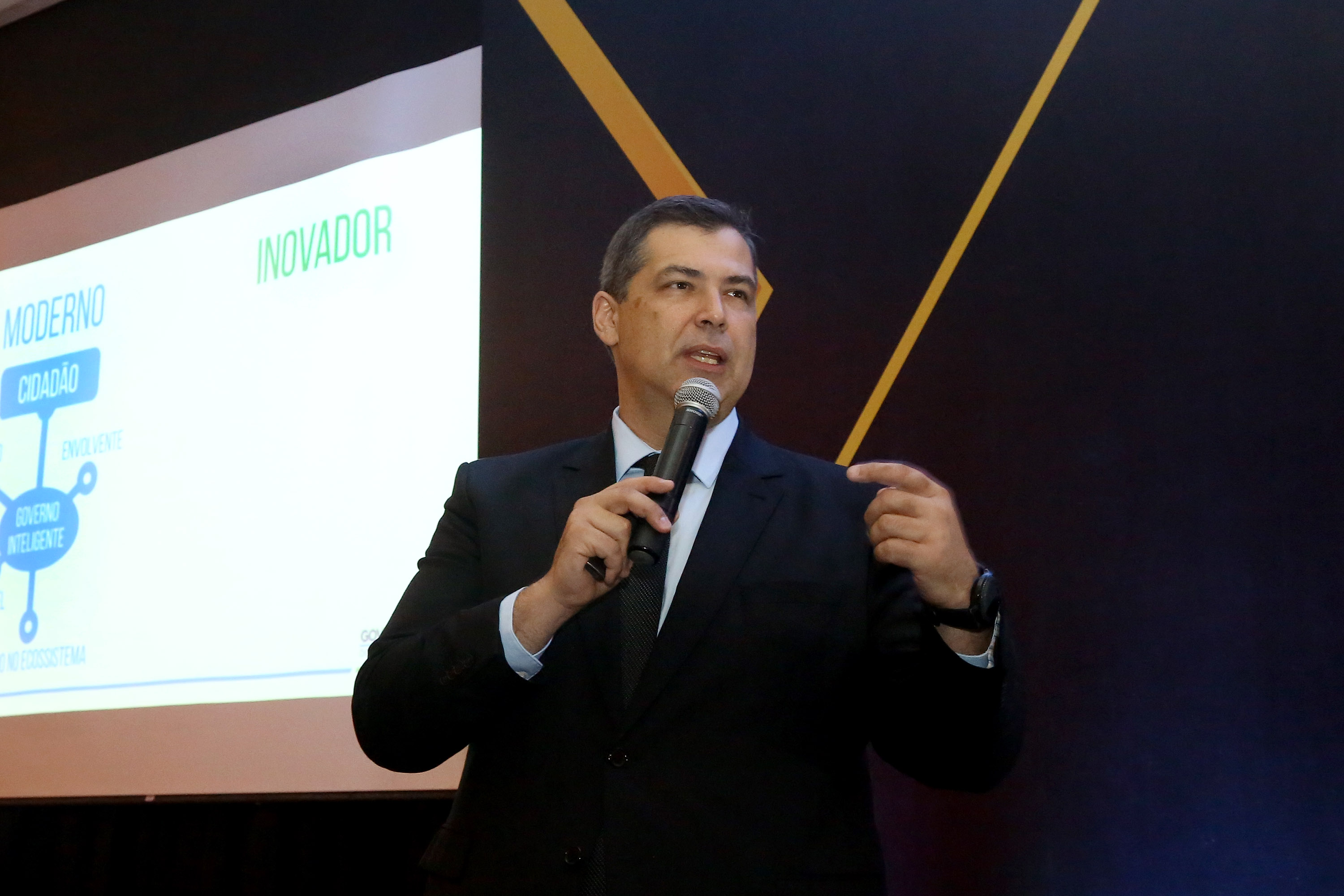 O governador Carlos Massa Ratinho Junior sancionou nesta terça-feira (05) a lei que cria o Programa de Parcerias do Paraná (PAR) e institui um Fundo para o Desenvolvimento de Projetos de Infraestrutura (Funpar). A assinatura aconteceu no Paraná Day, evento realizado em Curitiba com a presença de mais de 100 investidores do País e do exterior. Na imagem, Allan Costa, presidente da Celepar. - Curitiba, 05/02/2019 - Foto: Jaelson Lucas/ANPr