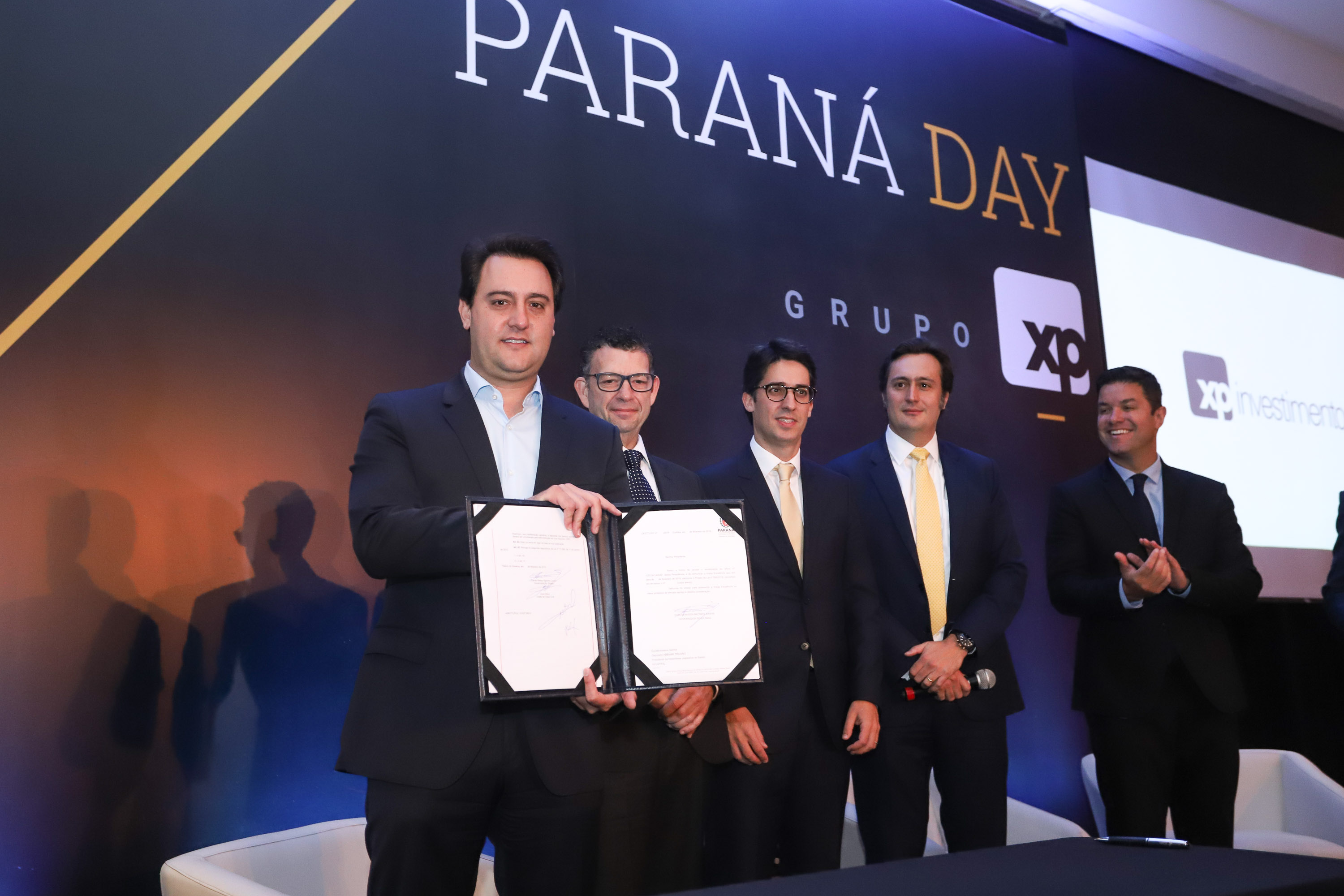 O governador Carlos Massa Ratinho Junior sanciona durante o evento Paraná Day, a lei do Programa de Parcerias do Paraná. - Curitiba, 05/02/2019 - Foto: Rodrigo Félix Leal