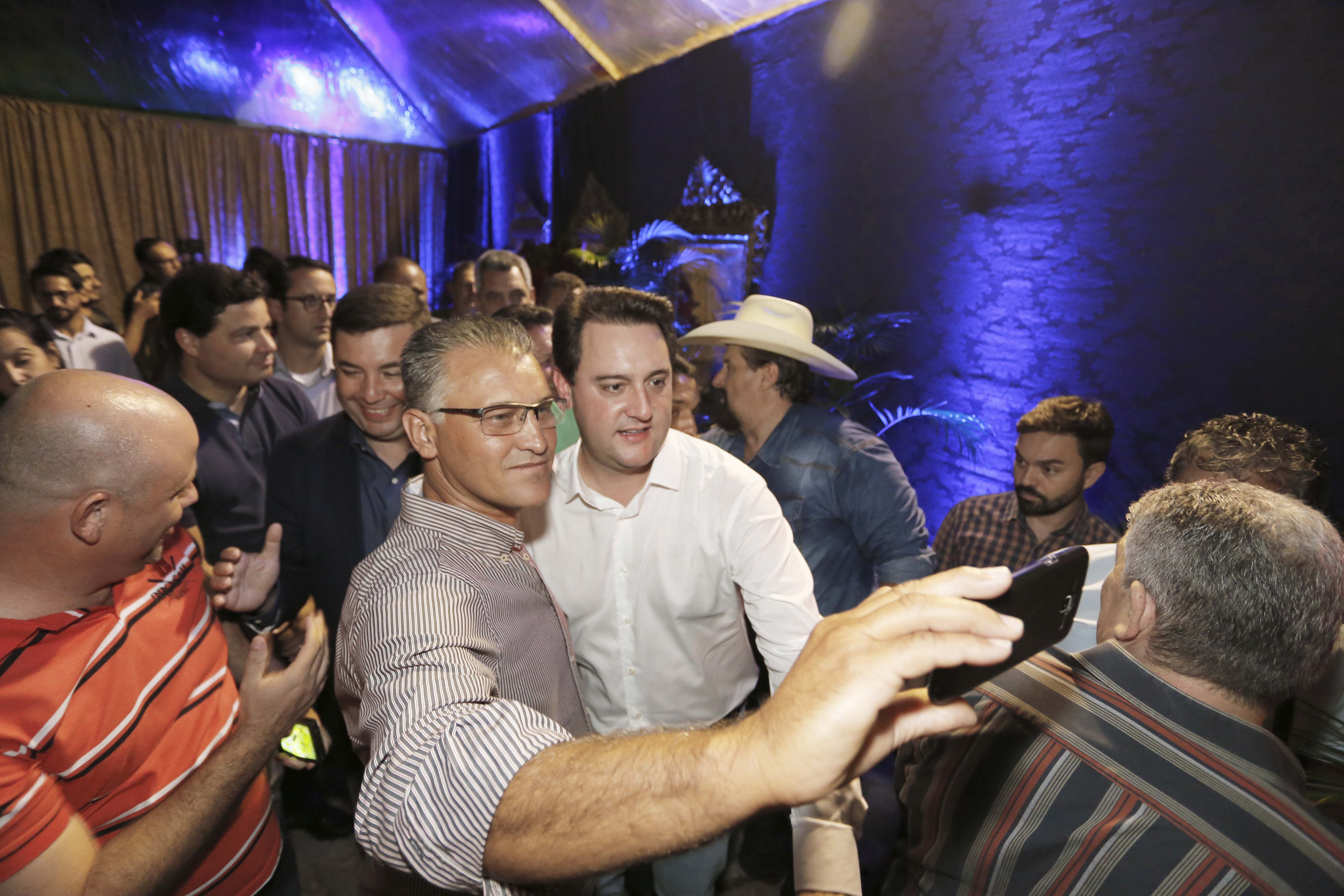 O governador Carlos Massa Ratinho Junior, participa do lançamento da 45ª Exposição Agropecuária, Industrial e Comercial de Umuarama. Presentes no evento: prefeito de Umuarama, Celso Luiz Pozzobom; presidente da Sociedade Rural, Milton Gaiari; secretário do Meio Ambiente, Márcio Nunes; secretário da Infraestrutura e Logística, Sandro Alex, deputados e demais autoridades - Umuarama, 05/02/2019 - Foto: Arnaldo Alves/ANPr