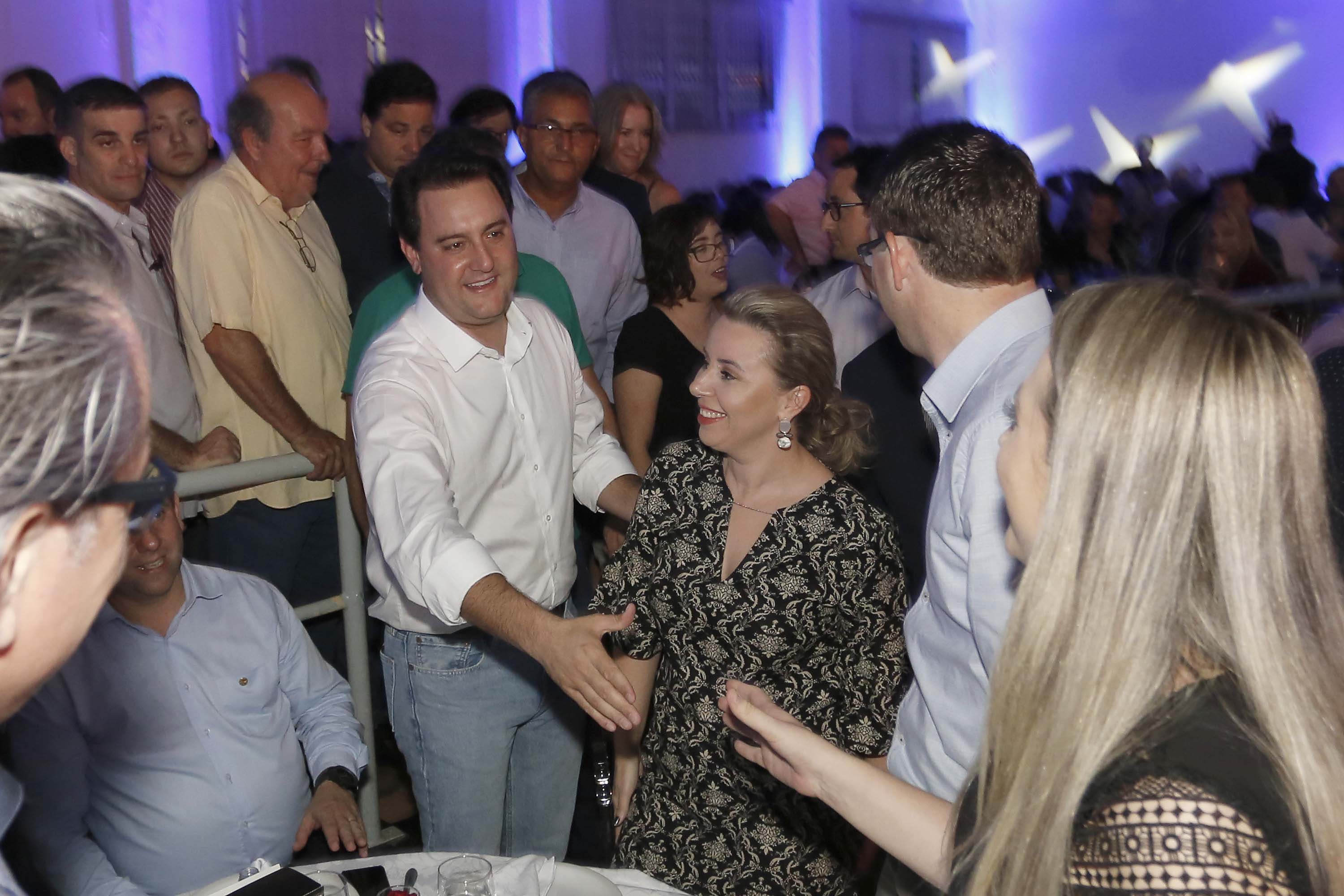 O governador Carlos Massa Ratinho Junior, participa do lançamento da 45ª Exposição Agropecuária, Industrial e Comercial de Umuarama. Presentes no evento: prefeito de Umuarama, Celso Luiz Pozzobom; presidente da Sociedade Rural, Milton Gaiari; secretário do Meio Ambiente, Márcio Nunes; secretário da Infraestrutura e Logística, Sandro Alex, deputados e demais autoridades - Umuarama, 05/02/2019 - Foto: Arnaldo Alves/ANPr
