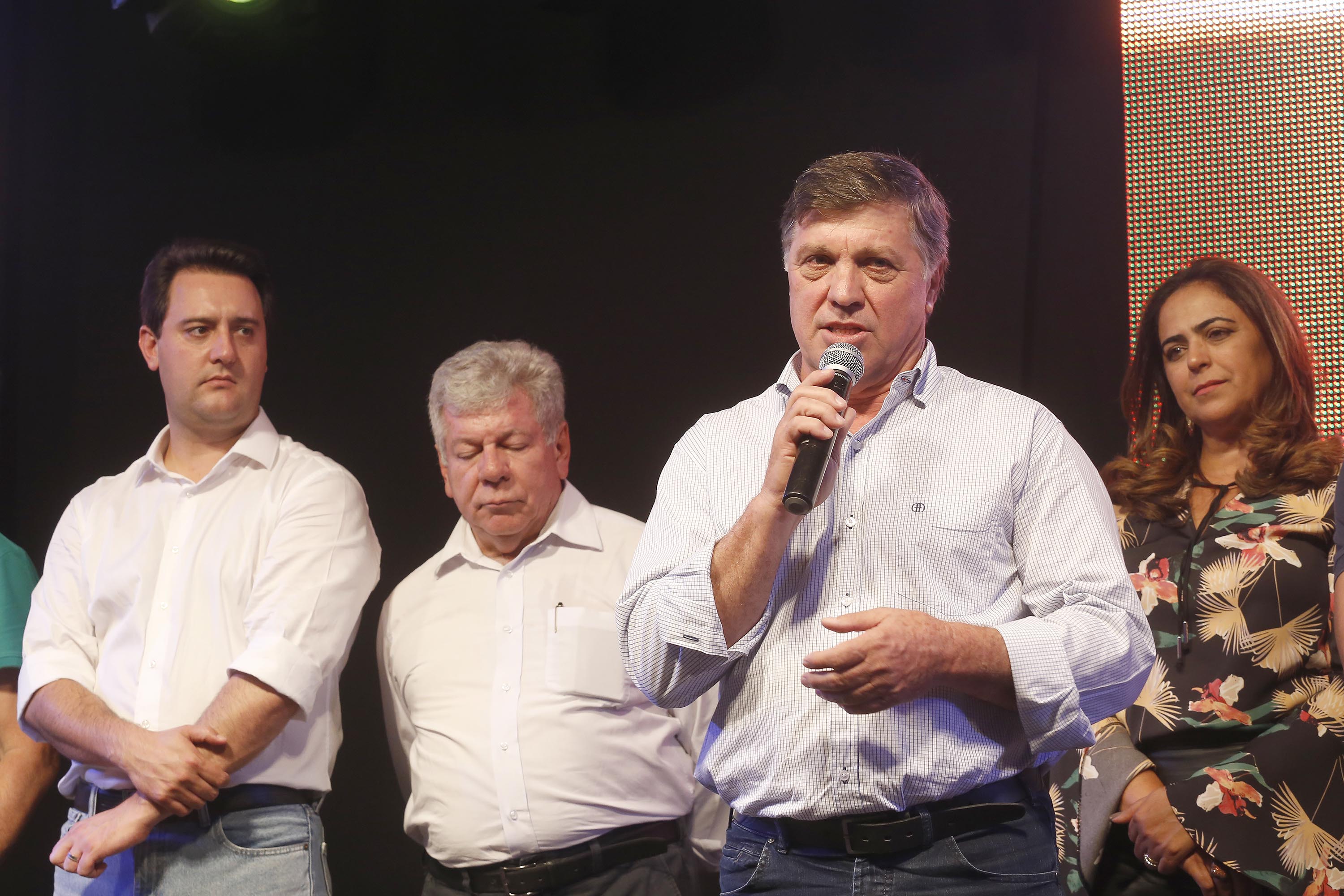 O governador Carlos Massa Ratinho Junior, participa do lançamento da 45ª Exposição Agropecuária, Industrial e Comercial de Umuarama. Presentes no evento: prefeito de Umuarama, Celso Luiz Pozzobom; presidente da Sociedade Rural, Milton Gaiari; secretário do Meio Ambiente, Márcio Nunes; secretário da Infraestrutura e Logística, Sandro Alex, deputados e demais autoridades - Umuarama, 05/02/2019 - Foto: Arnaldo Alves/ANPr