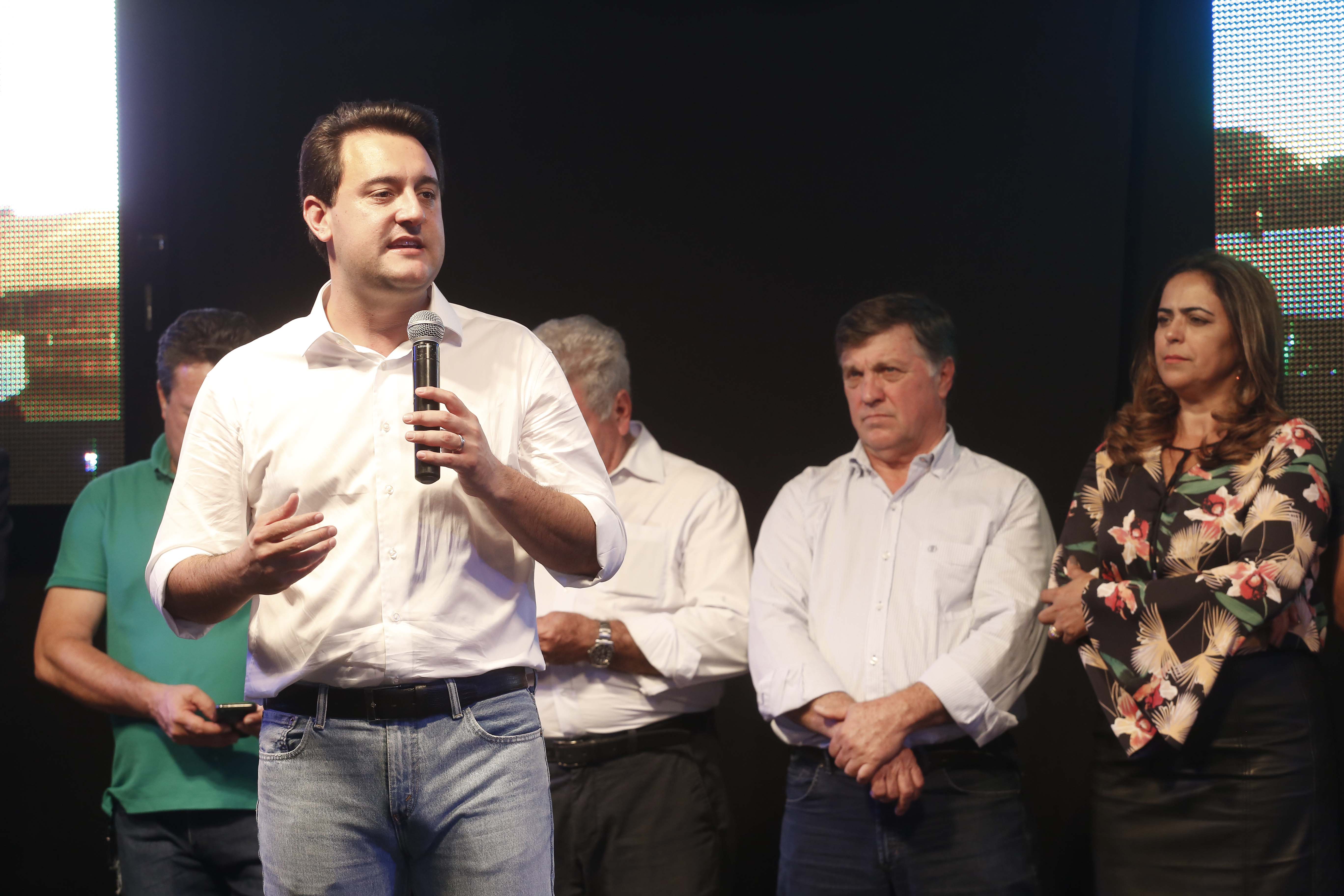 O governador Carlos Massa Ratinho Junior, participa do lançamento da 45ª Exposição Agropecuária, Industrial e Comercial de Umuarama. Presentes no evento: prefeito de Umuarama, Celso Luiz Pozzobom; presidente da Sociedade Rural, Milton Gaiari; secretário do Meio Ambiente, Márcio Nunes; secretário da Infraestrutura e Logística, Sandro Alex, deputados e demais autoridades - Umuarama, 05/02/2019 - Foto: Arnaldo Alves/ANPr